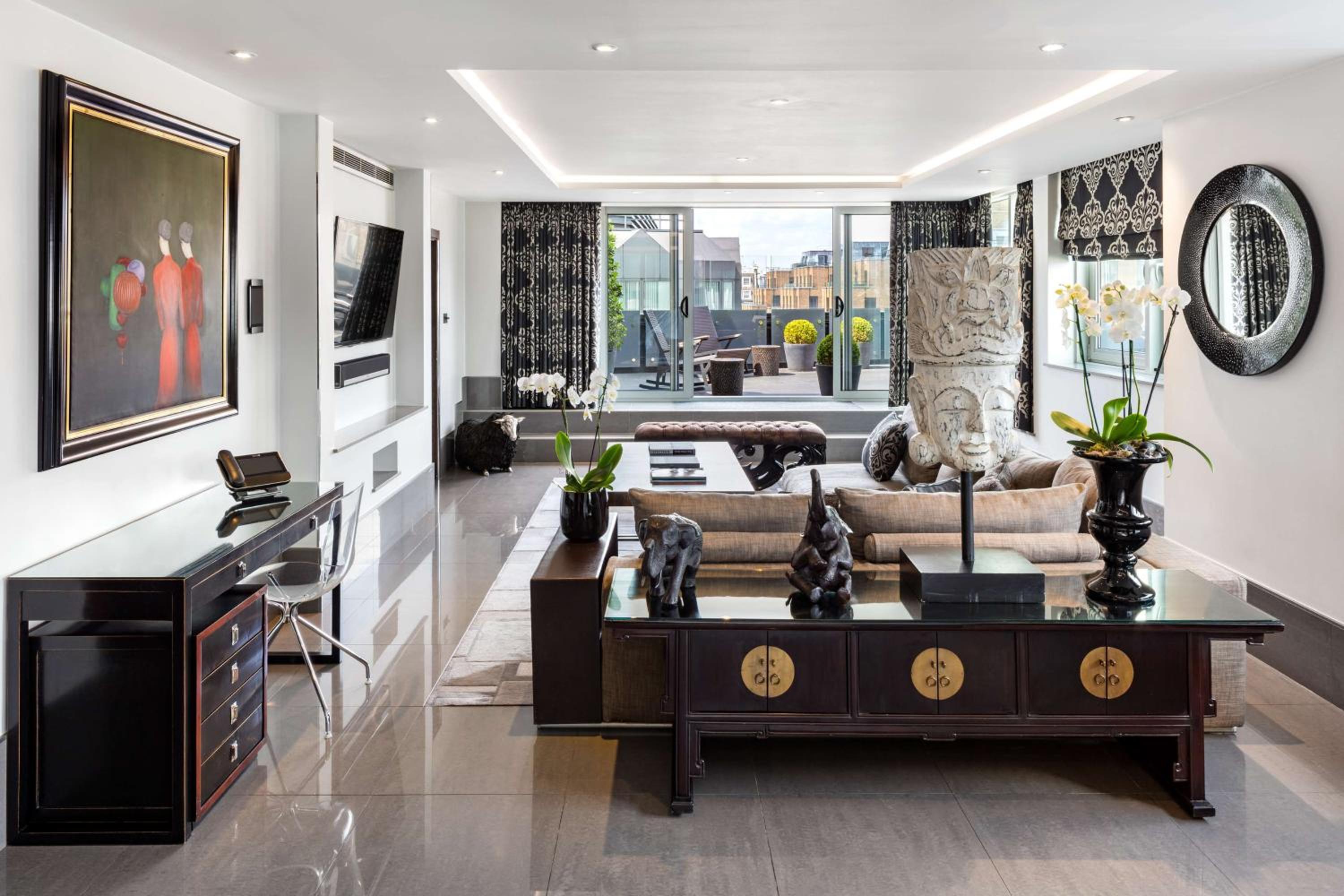 One-Bedroom Suite with Terrace thumbnail 6