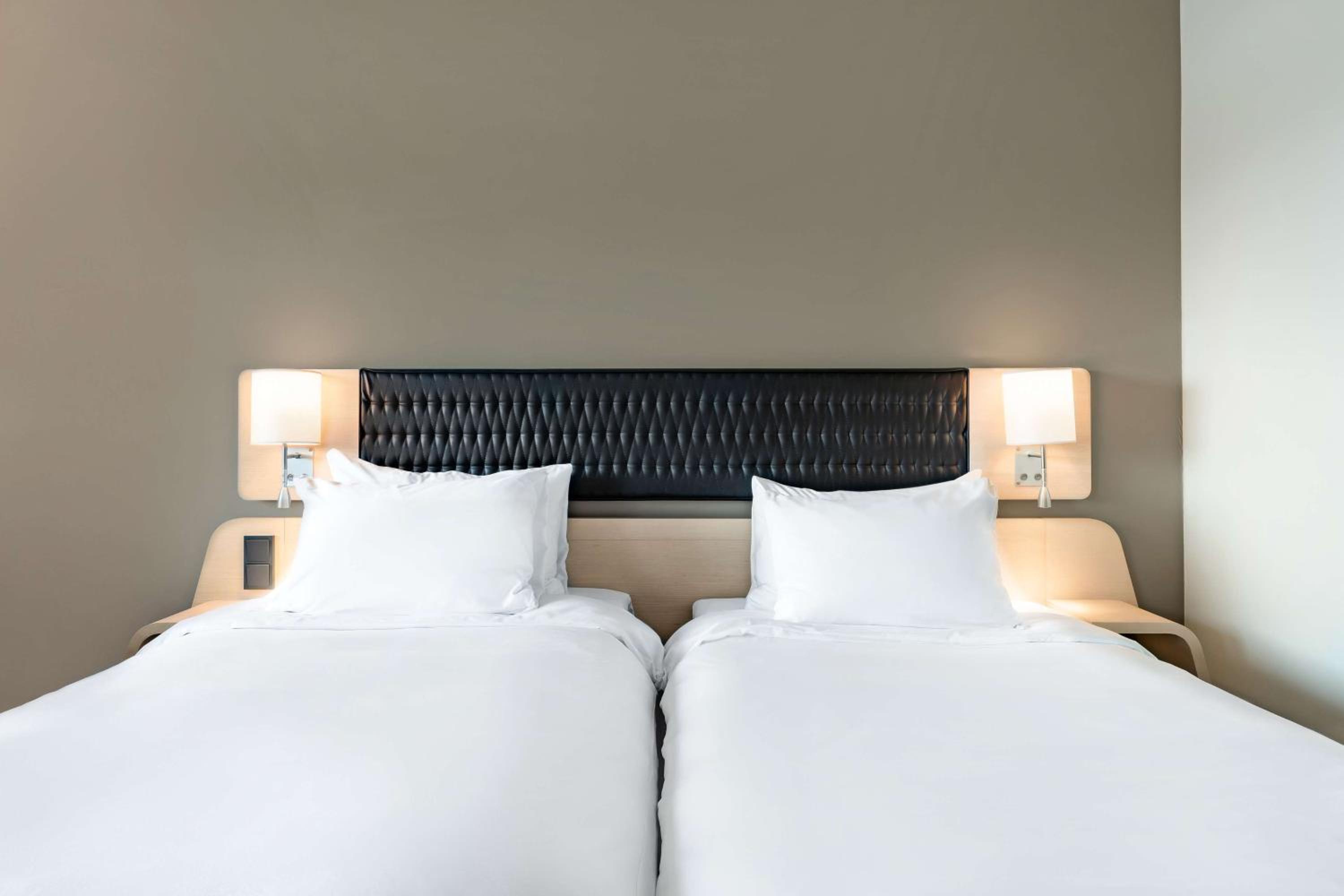 Premium Room with Runway View - Photo 3