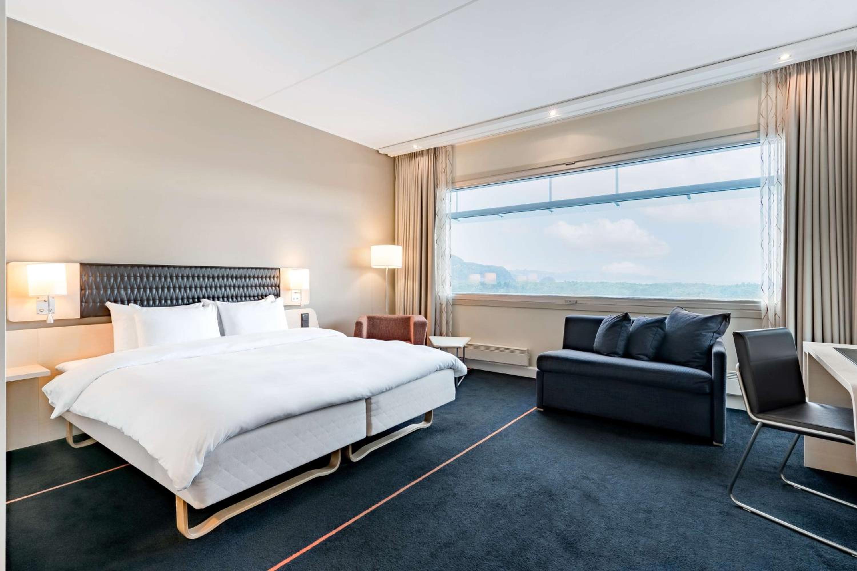 Premium Room with Fjord and Runway View - Photo 6