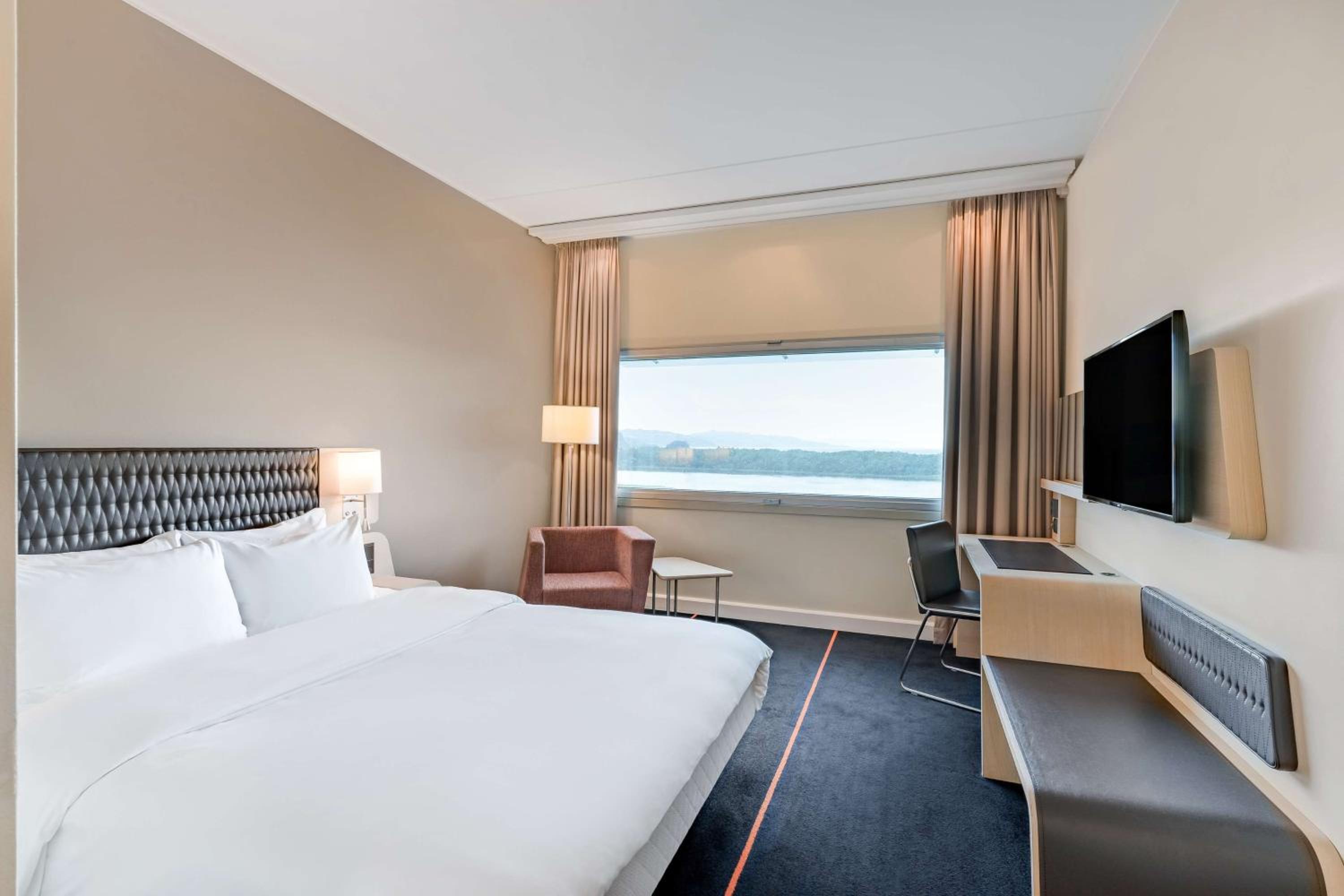 Premium Room with Runway View - Photo 5