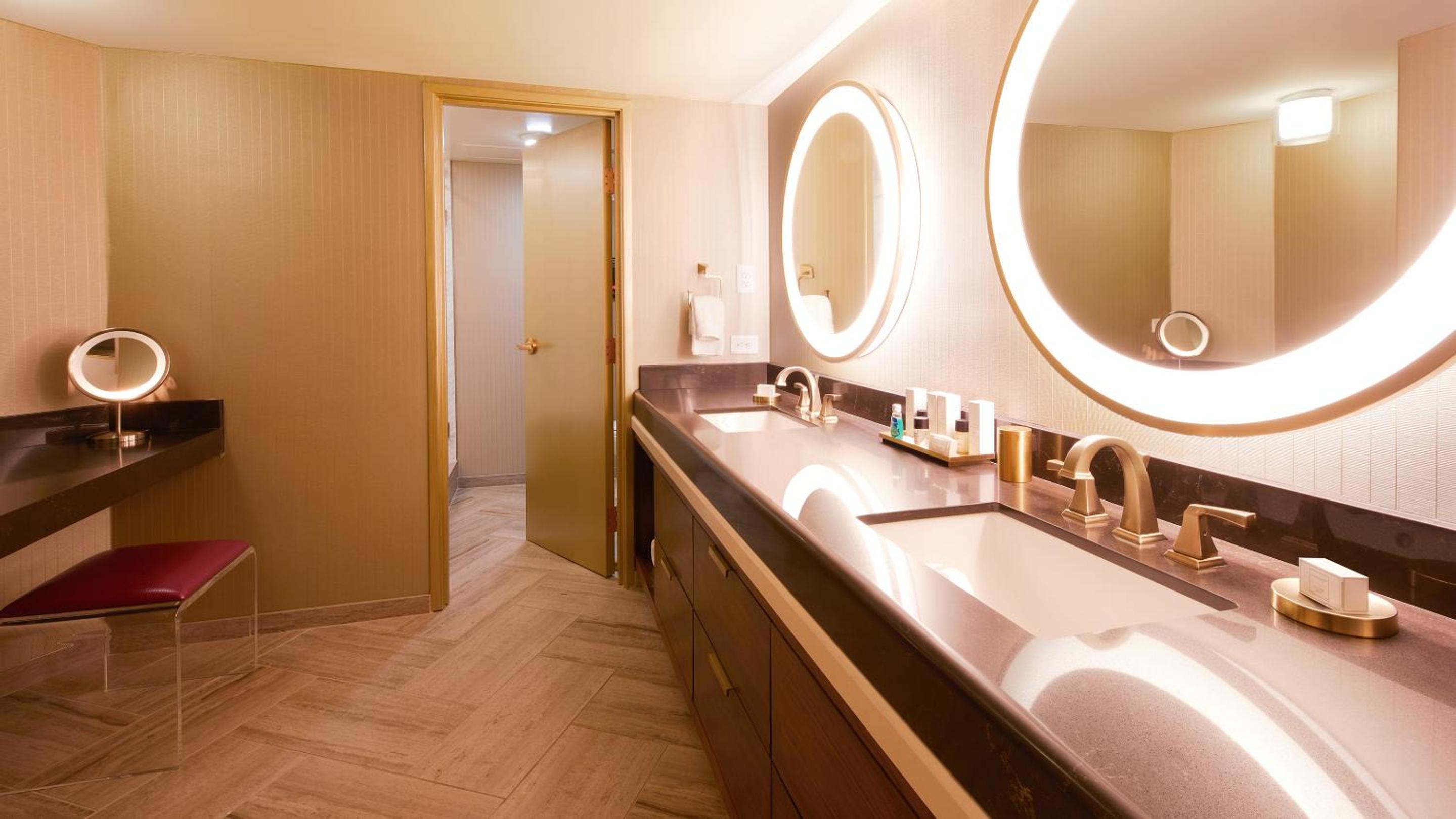 CORNER SPA SUITE 1 KING NON-SMOKING photo 3