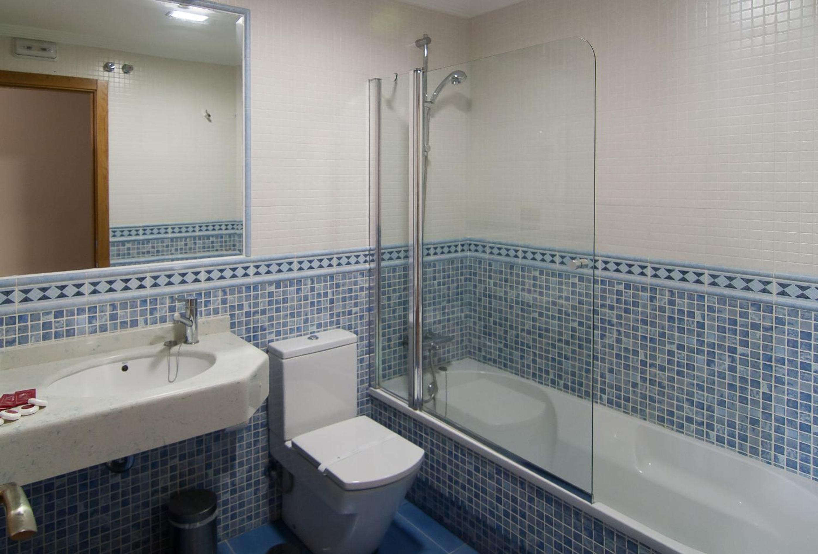 Superior Double or Twin Room - Photo 12