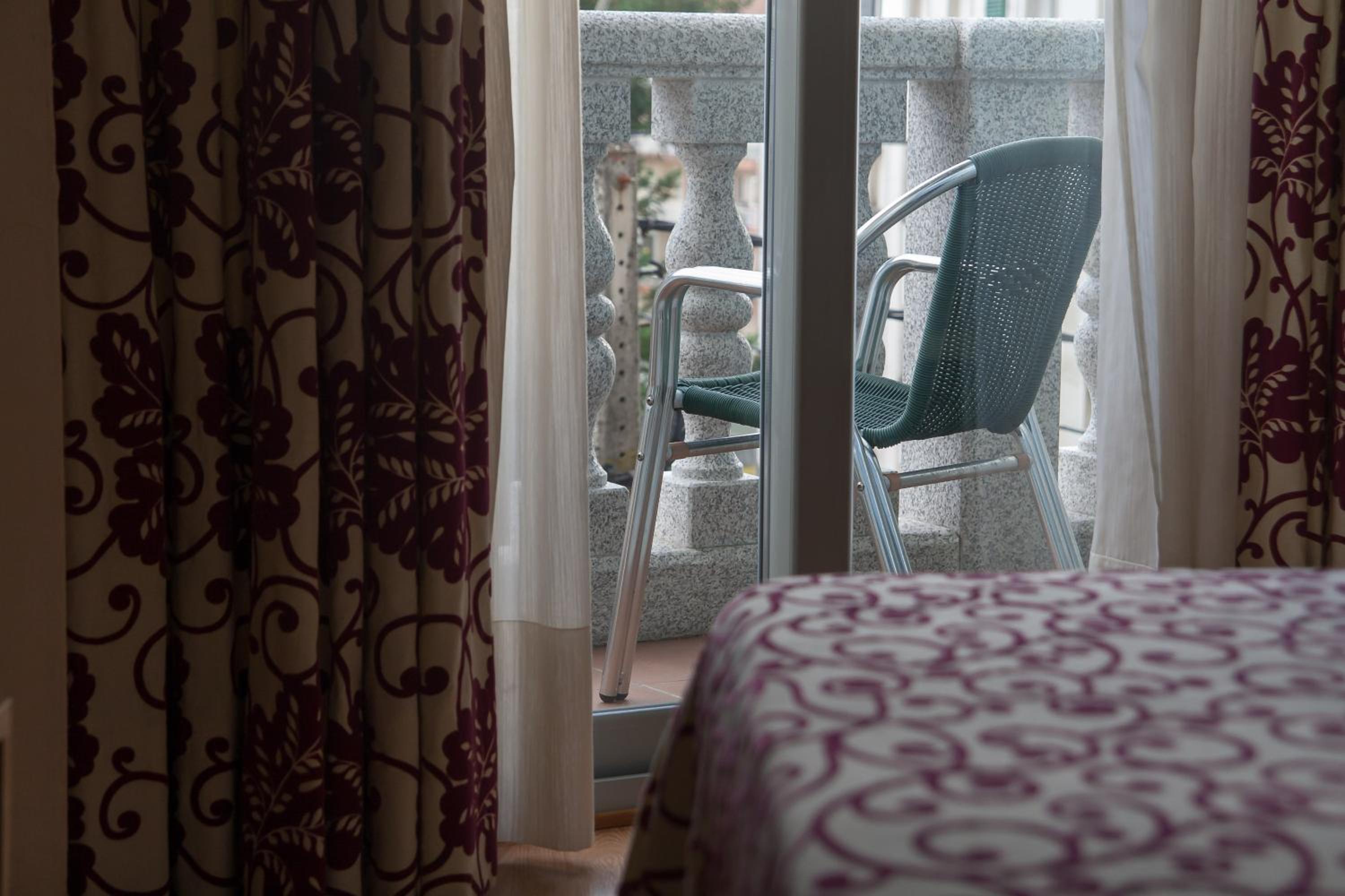 Superior Double or Twin Room - Photo 9