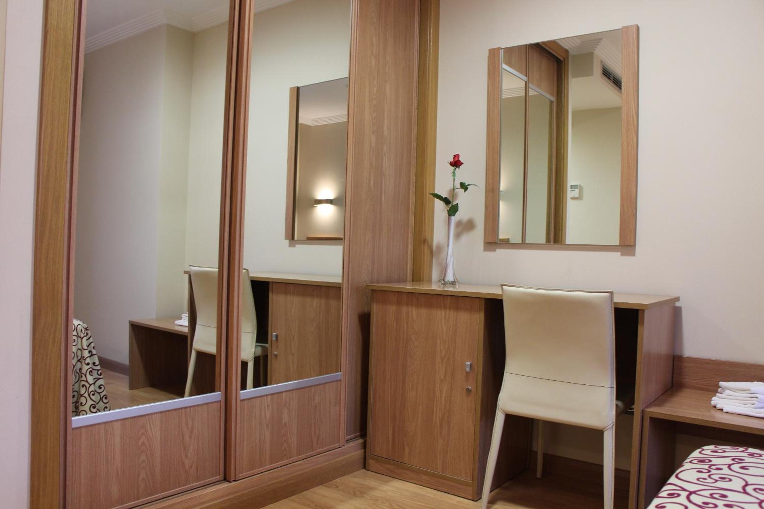 Superior Double or Twin Room - Photo 11