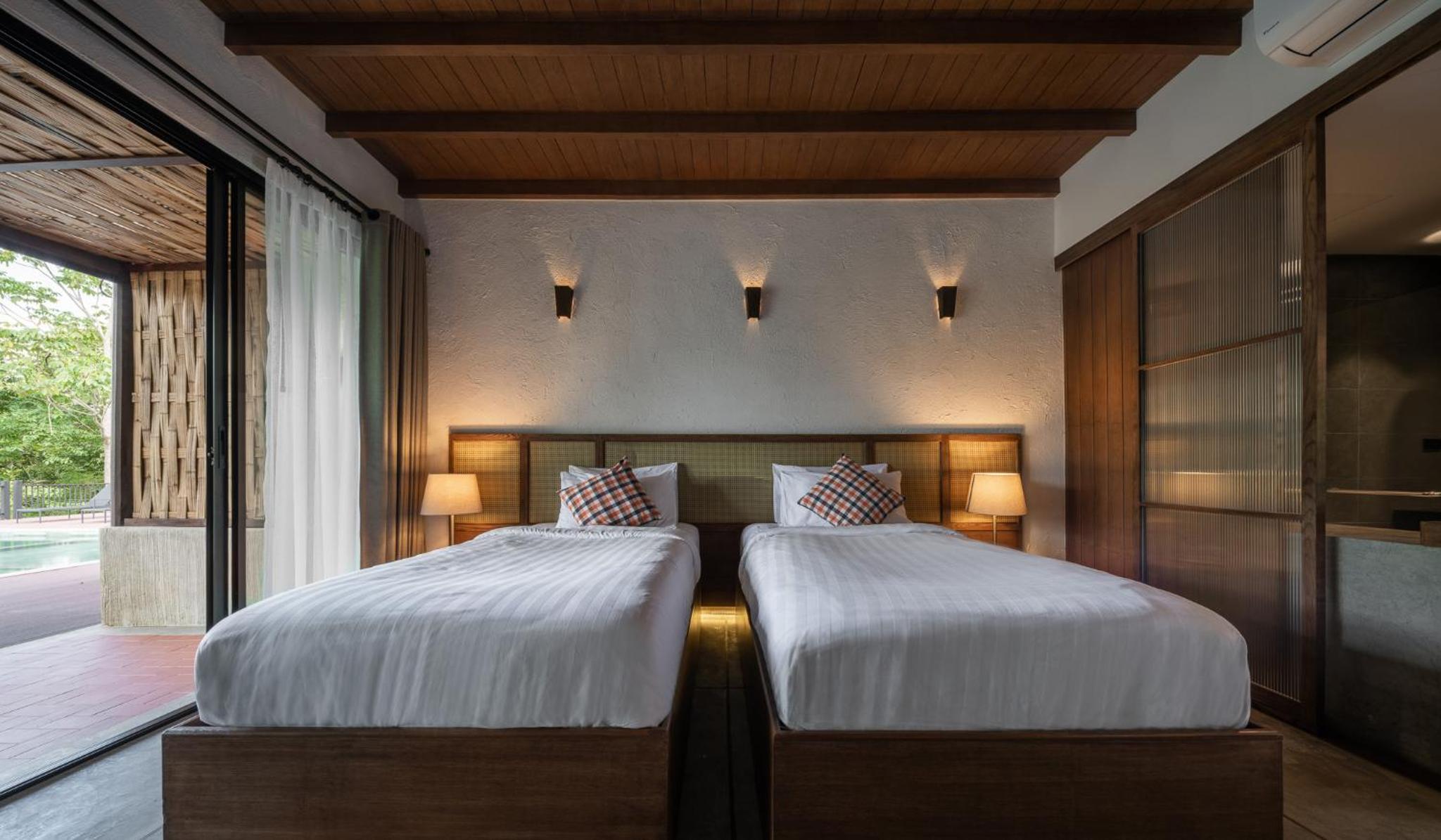 Deluxe Double or Twin Room with Pool View - Photo 15
