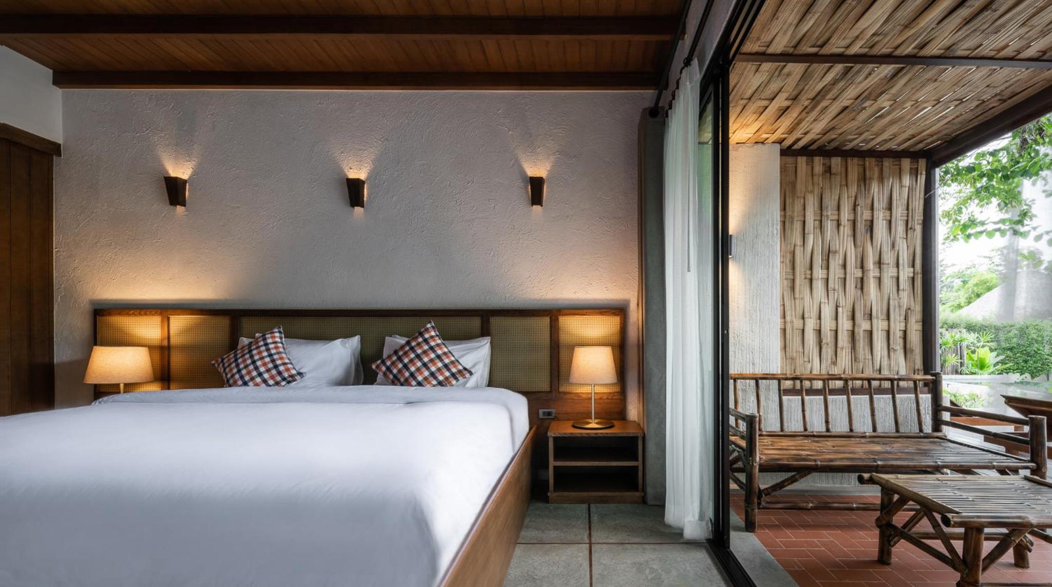 Deluxe Double or Twin Room with Pool View - Photo 10