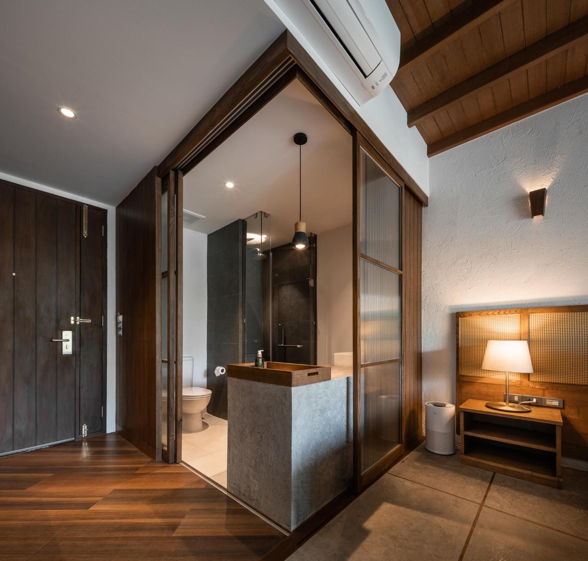 Deluxe Double or Twin Room with Pool View - Photo 11