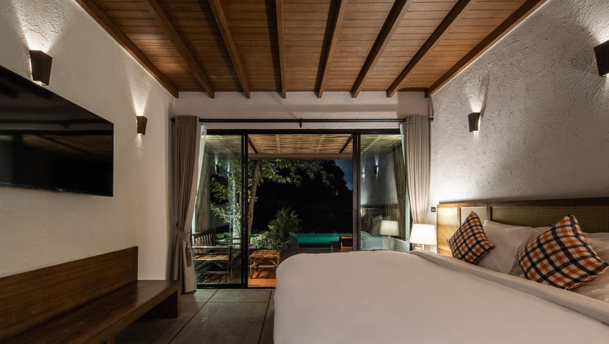 Deluxe Double or Twin Room with Pool View - Photo 1