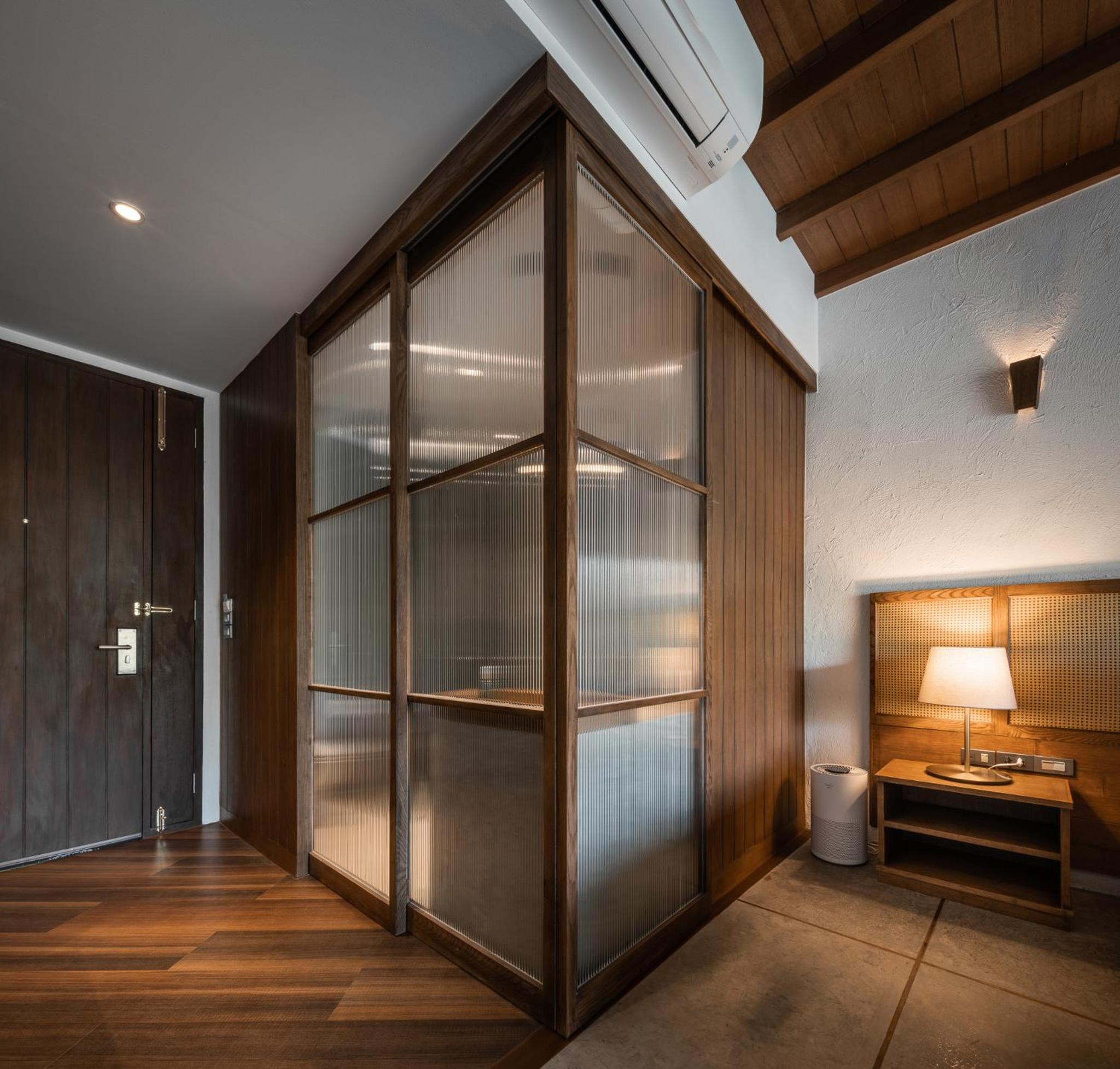 Deluxe Double or Twin Room with Pool View - Photo 13