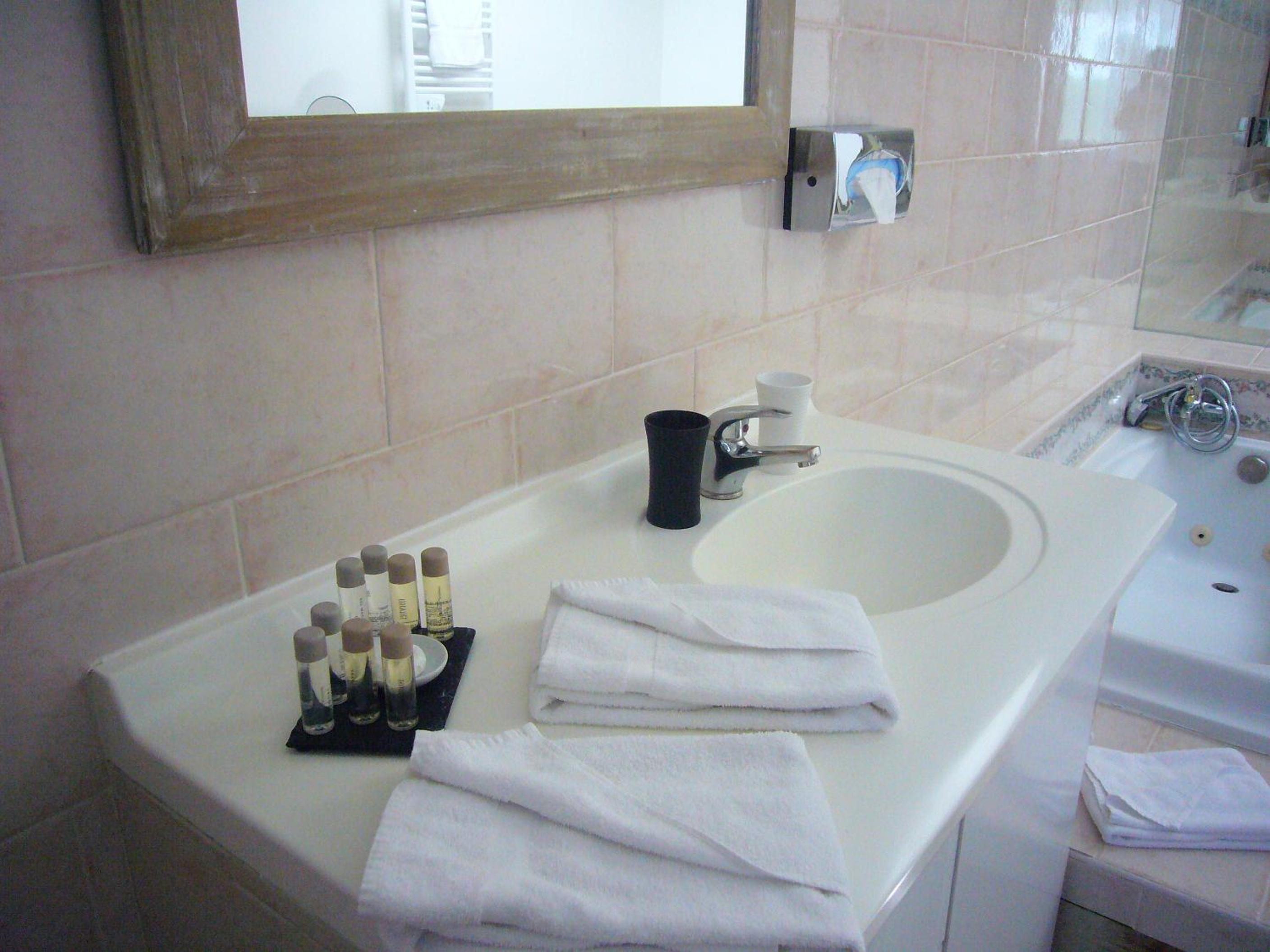 Double Room - Disability Access - Photo 3