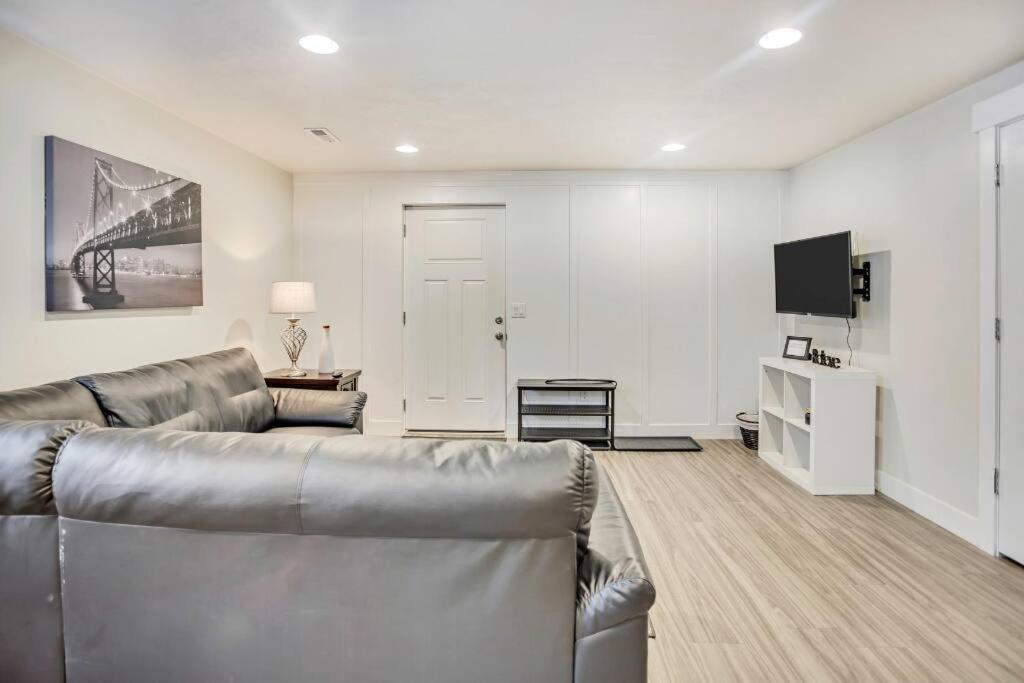 Two-Bedroom Apartment photo 2