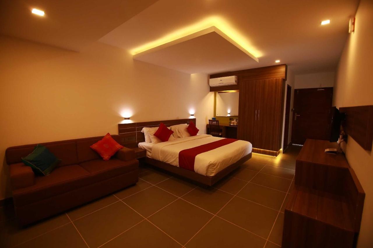 Double Room with Balcony (2 Adults + 1 Child) photo 1