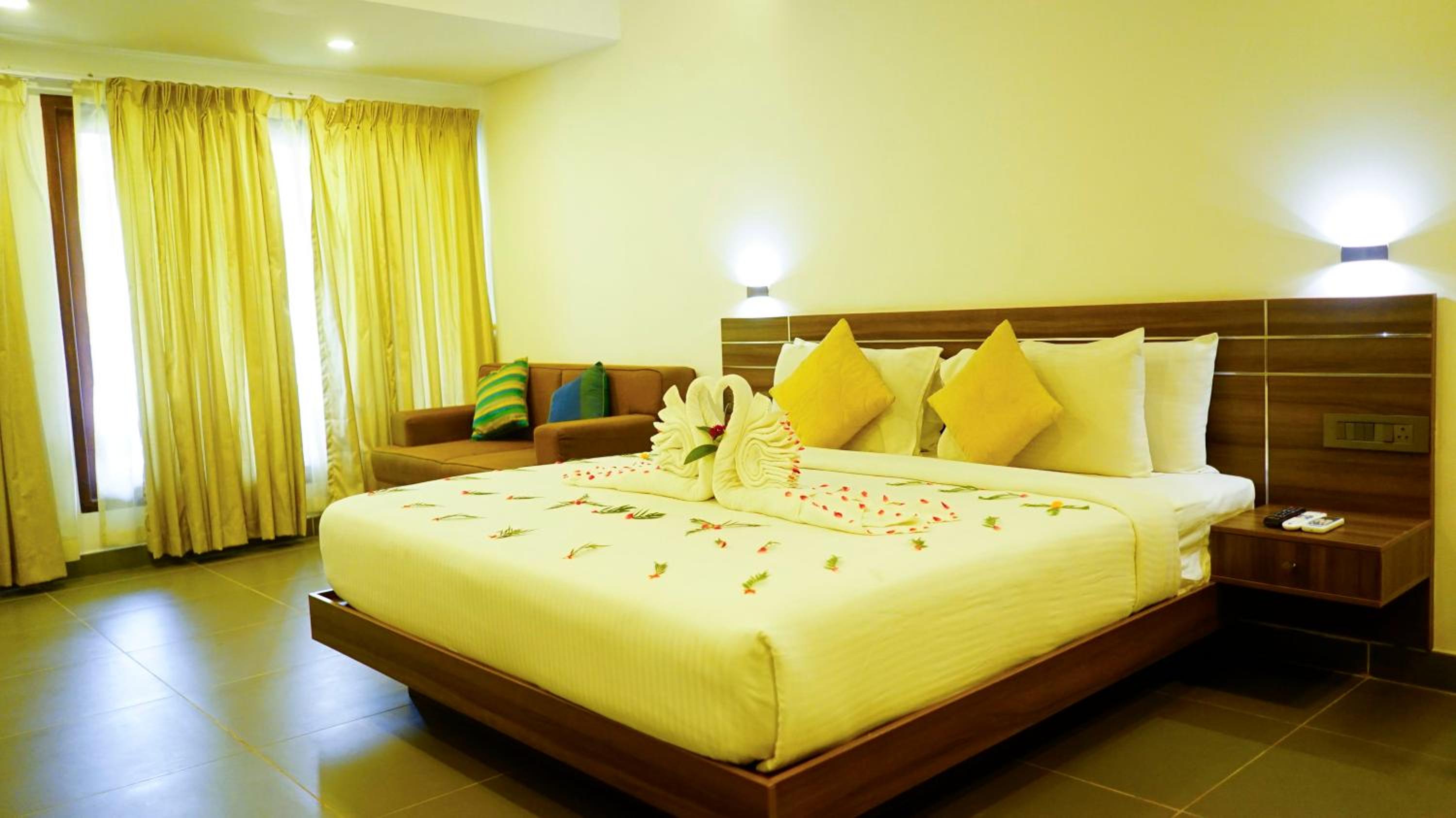 Double Room with Balcony (2 Adults + 1 Child) photo 2