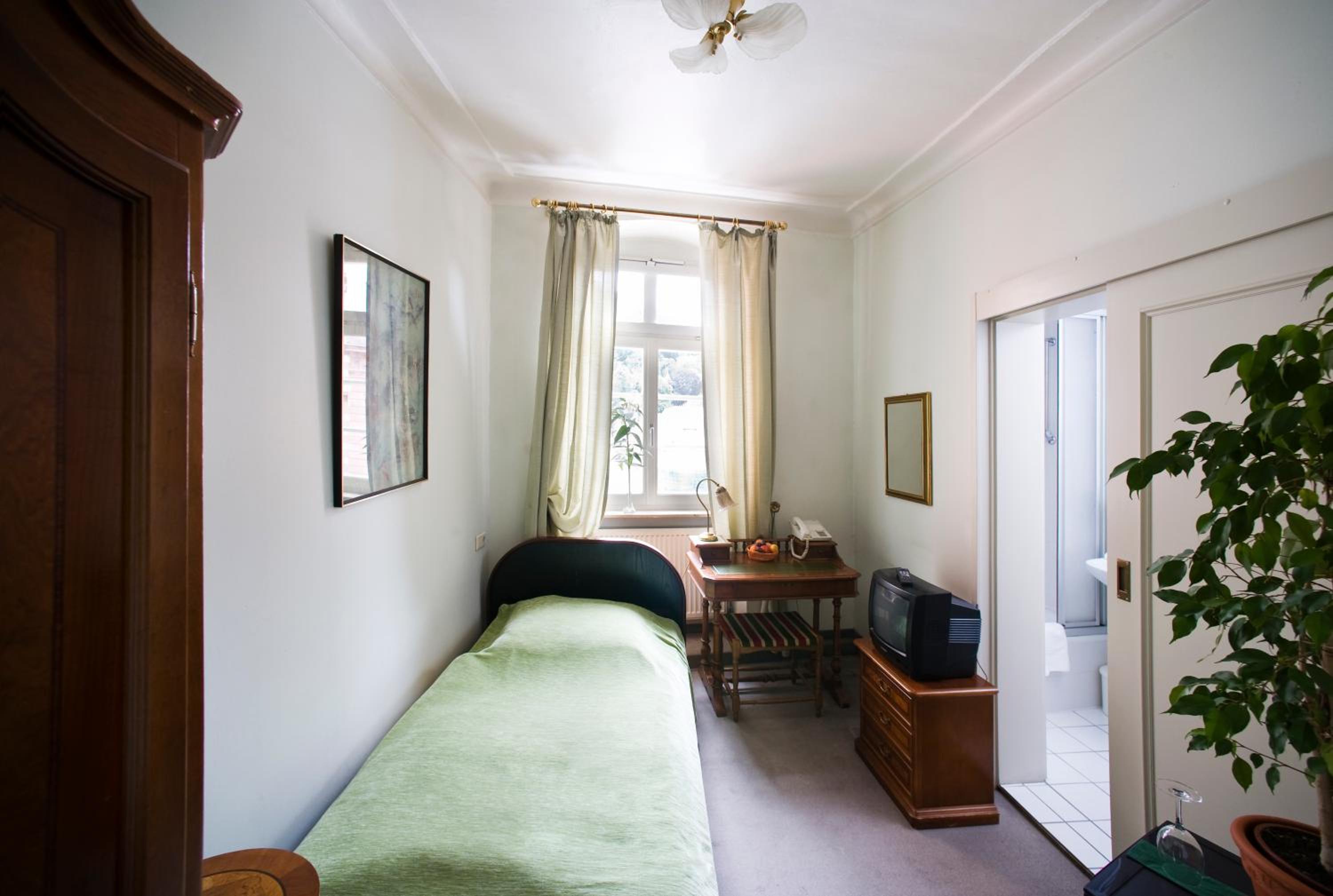 Standard Single Room photo 2