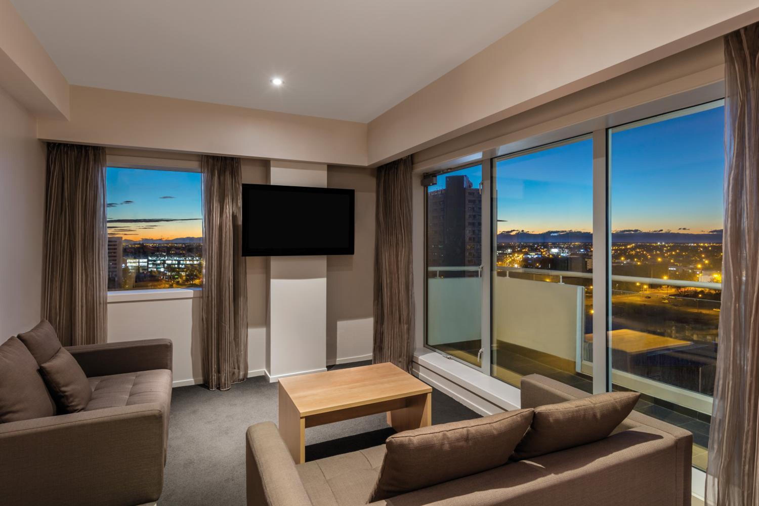 One-Bedroom Suite - Photo 7