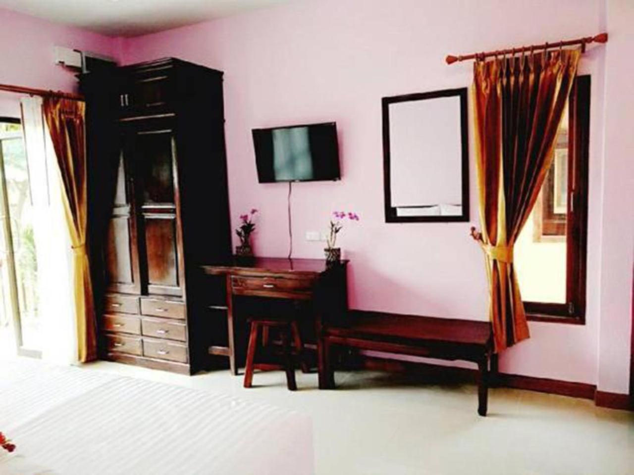 Deluxe Double or Twin Room with Pool View photo 3