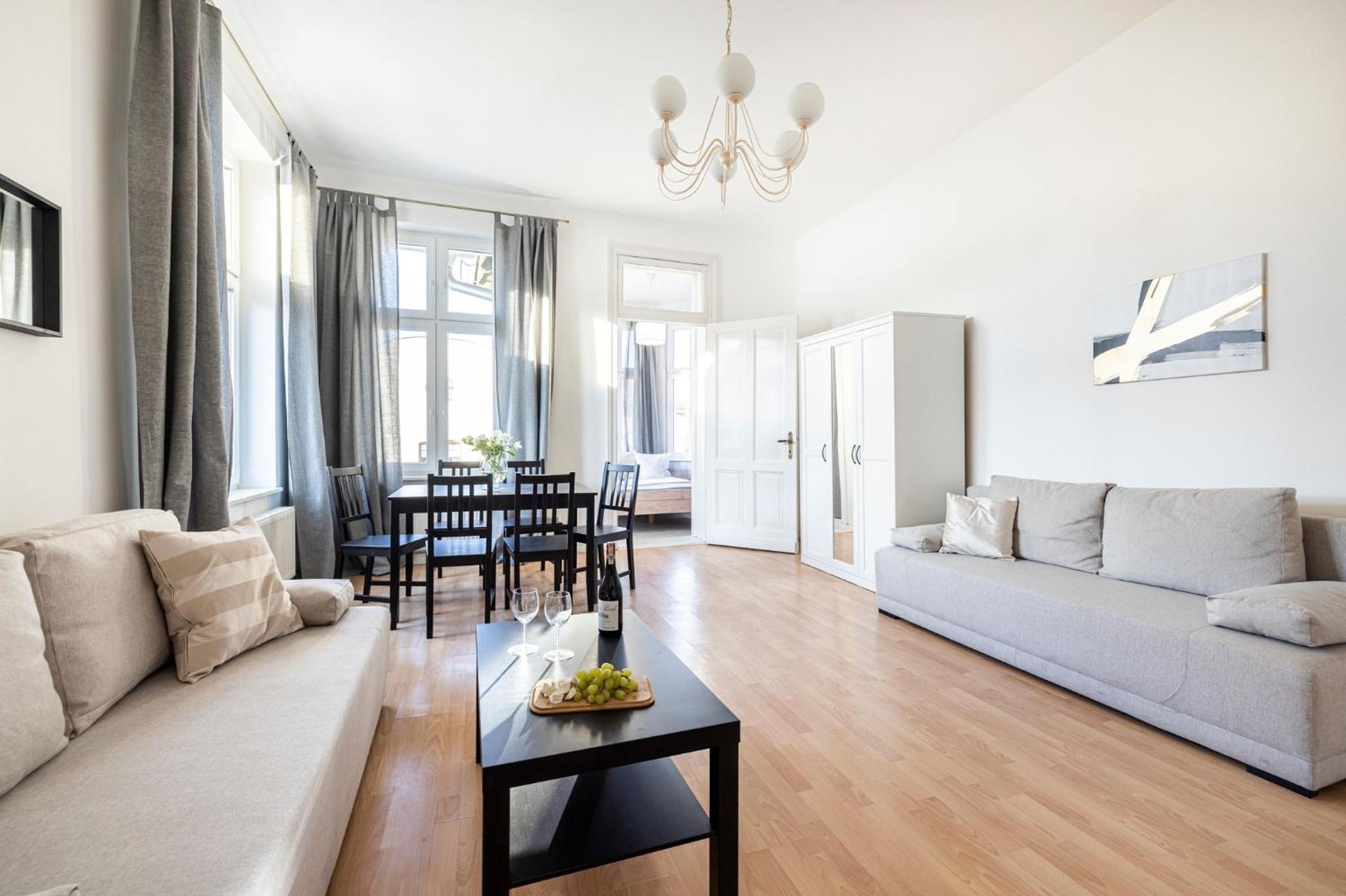 Two-Bedroom Apartment with Living Room - Photo 3