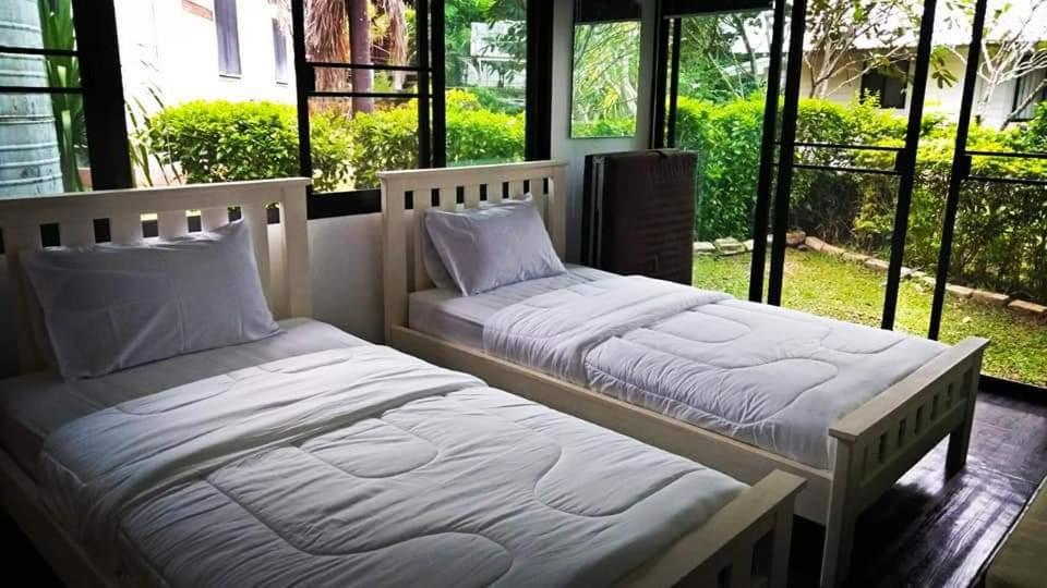 Three-Bedroom House - Photo 10