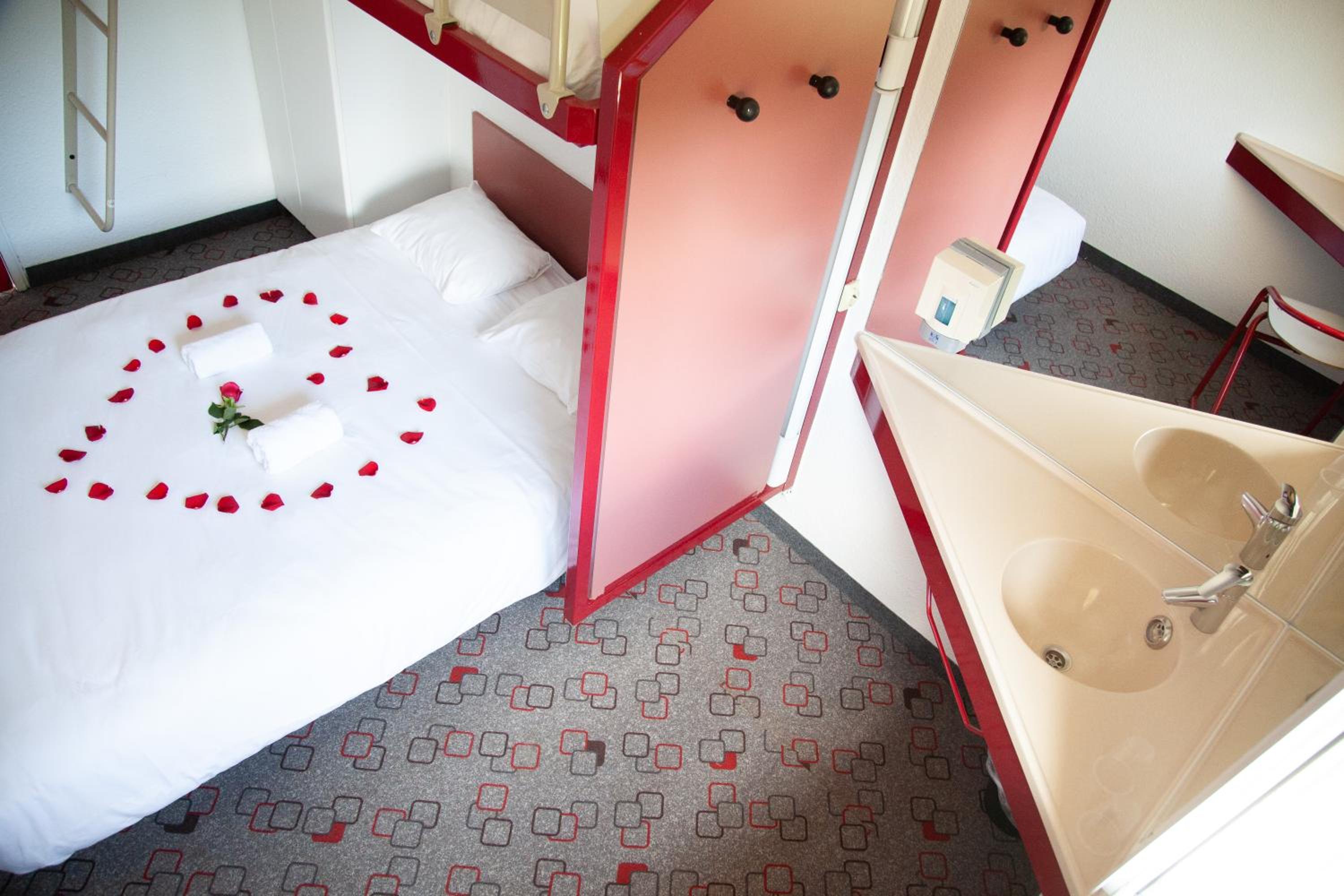 Double Room with Bunk Bed and Shared Bathroom photo 2
