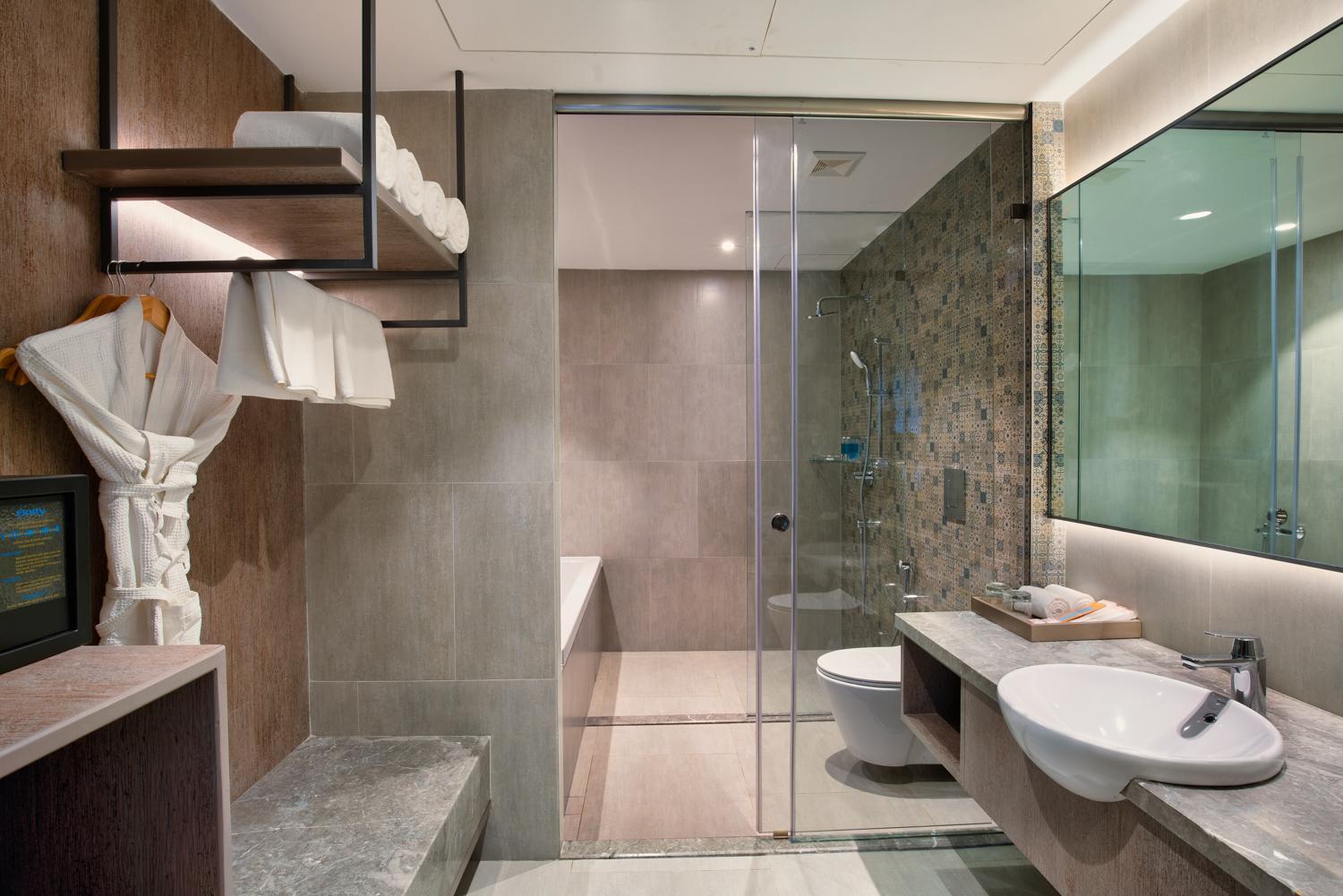 Signature Suite - Photo 2