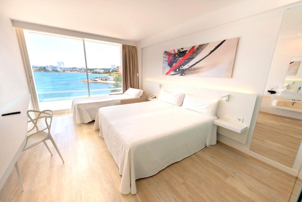 Deluxe Double or Twin Room with Sea View photo 2