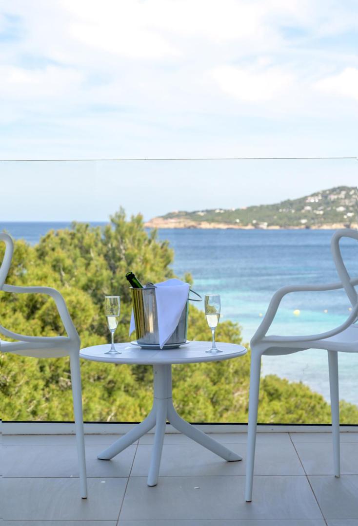 Deluxe Double or Twin Room with Sea View photo 3