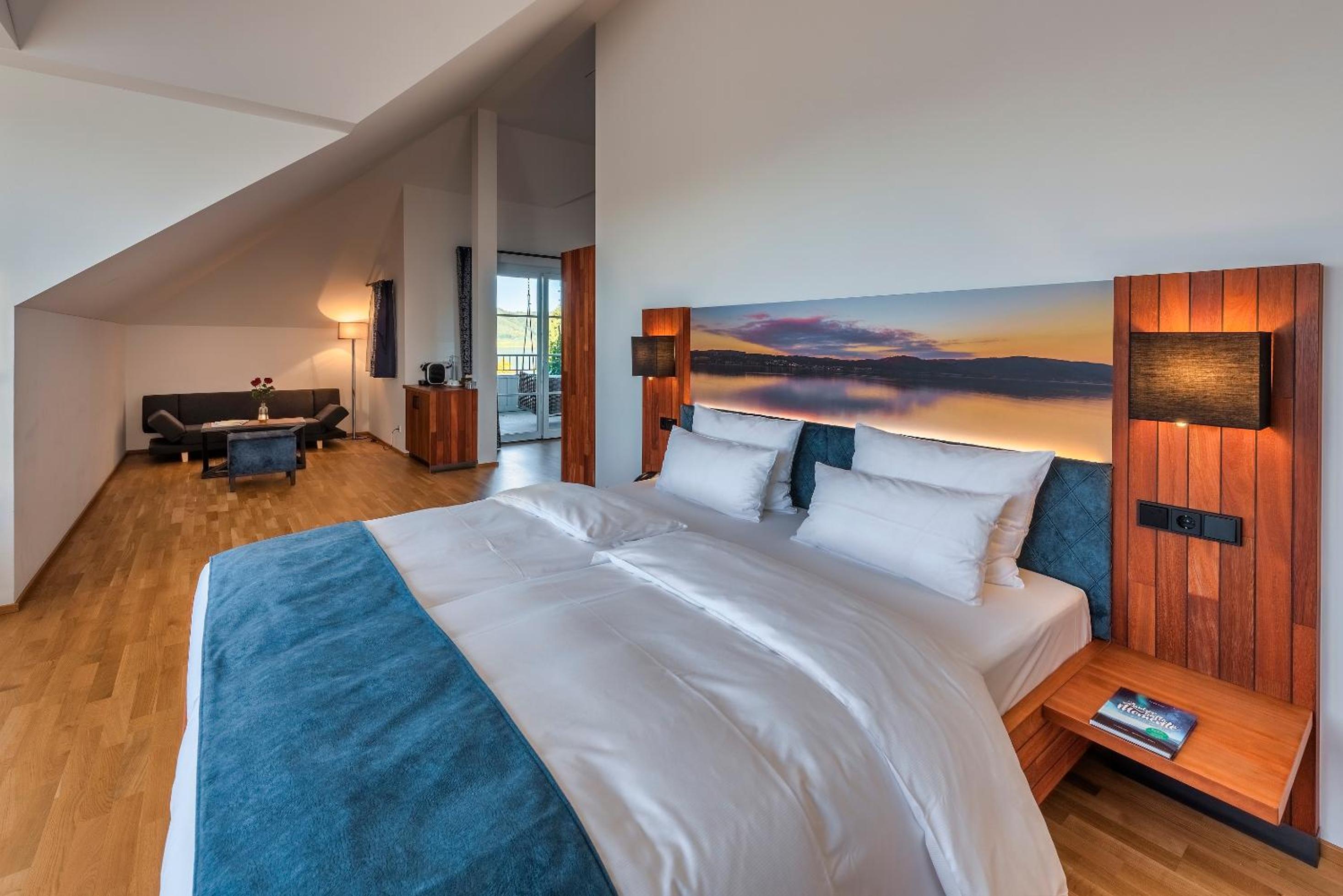 Suite with Lake View - Photo 1