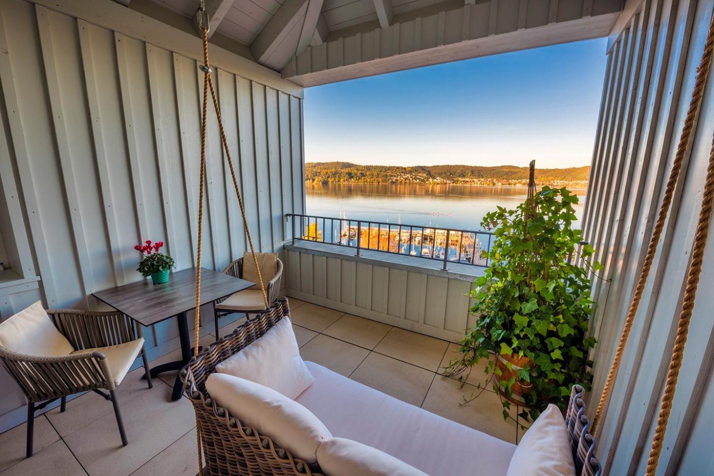 Suite with Lake View - Photo 2