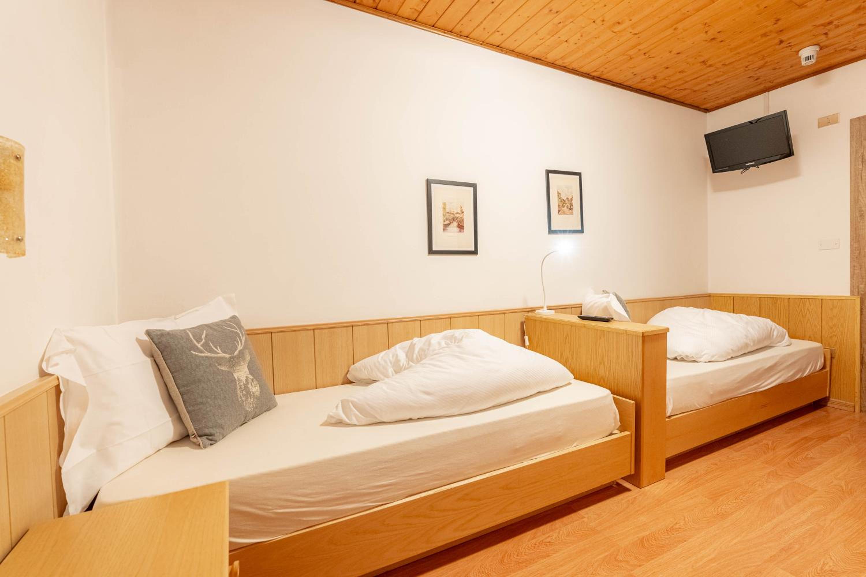 Twin Room - Photo 2