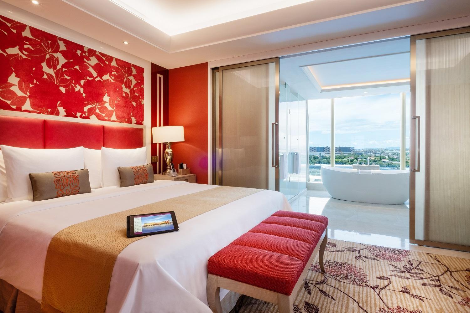 Premium King Suite - Photo 4