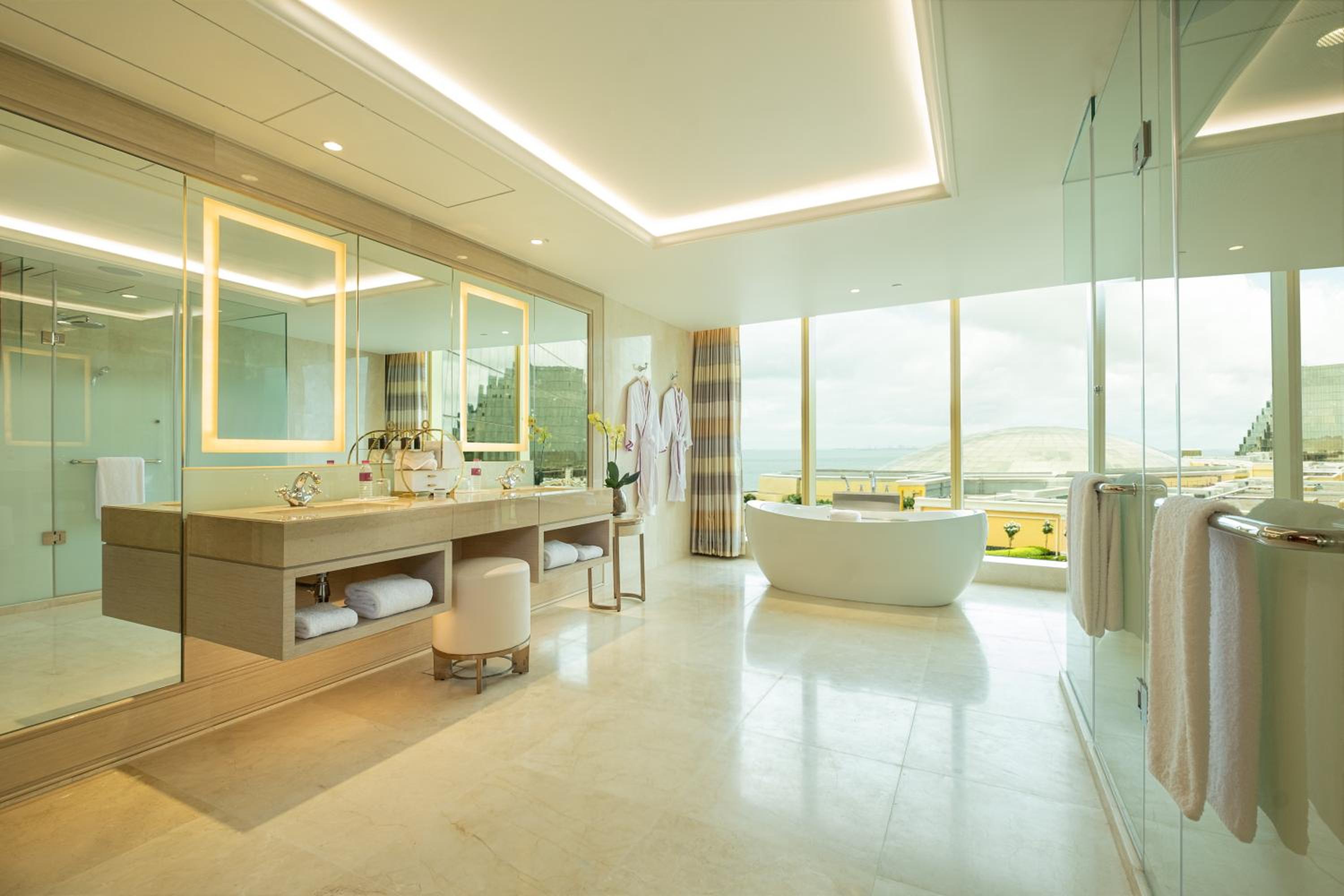 Premium King Suite - Photo 3
