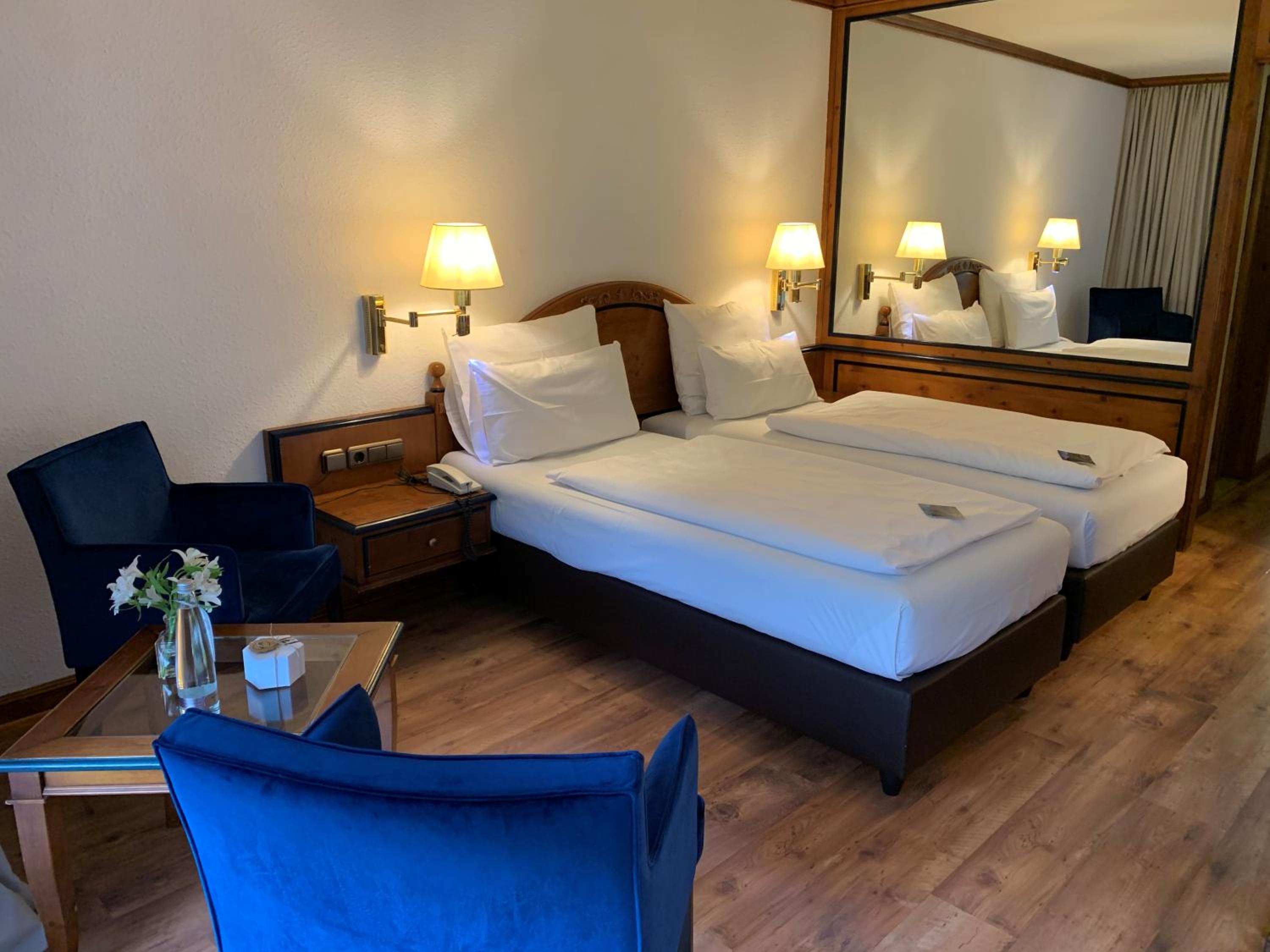 Twin Room with Balcony - Photo 7