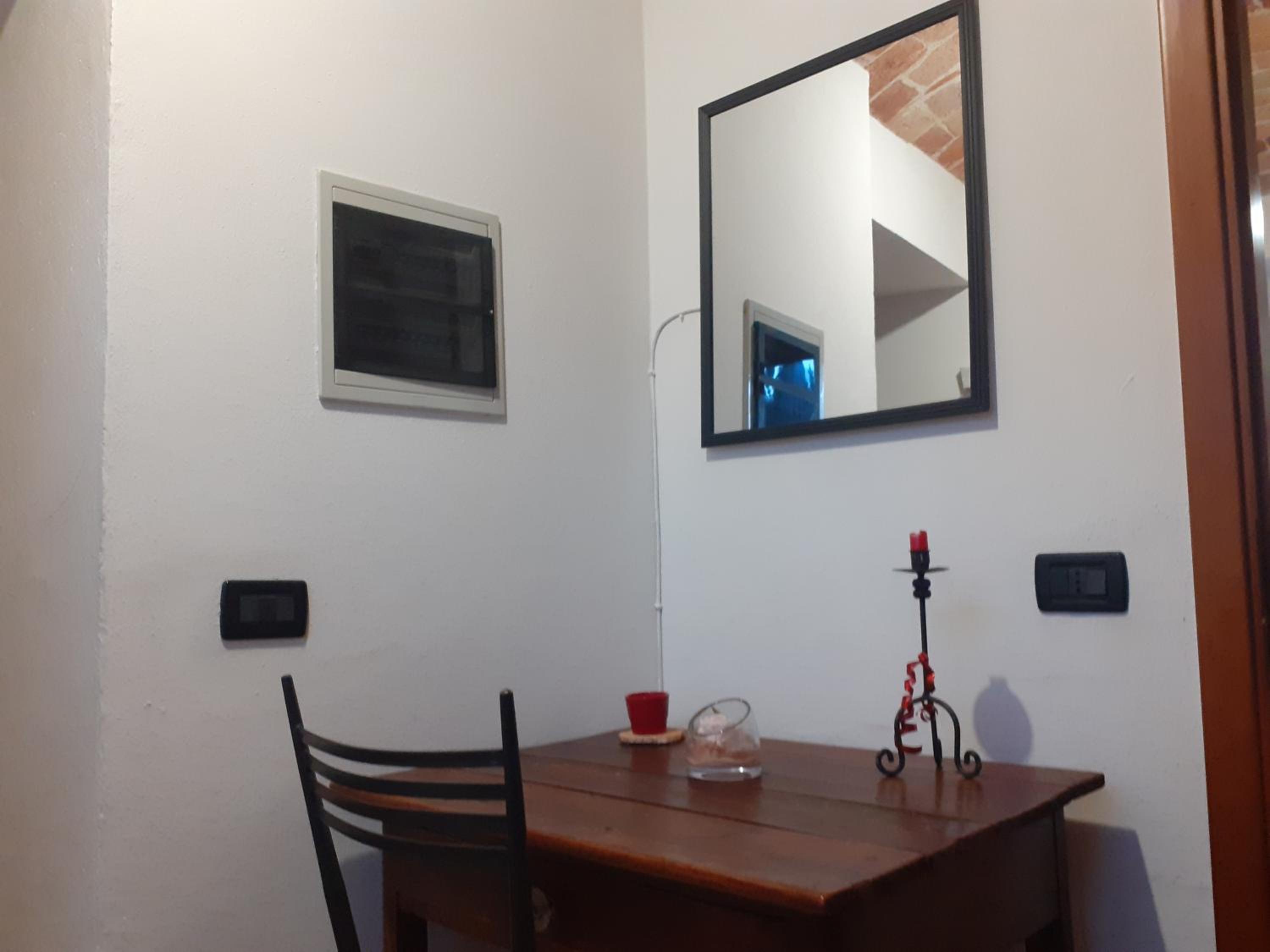 One-Bedroom Apartment - Photo 2