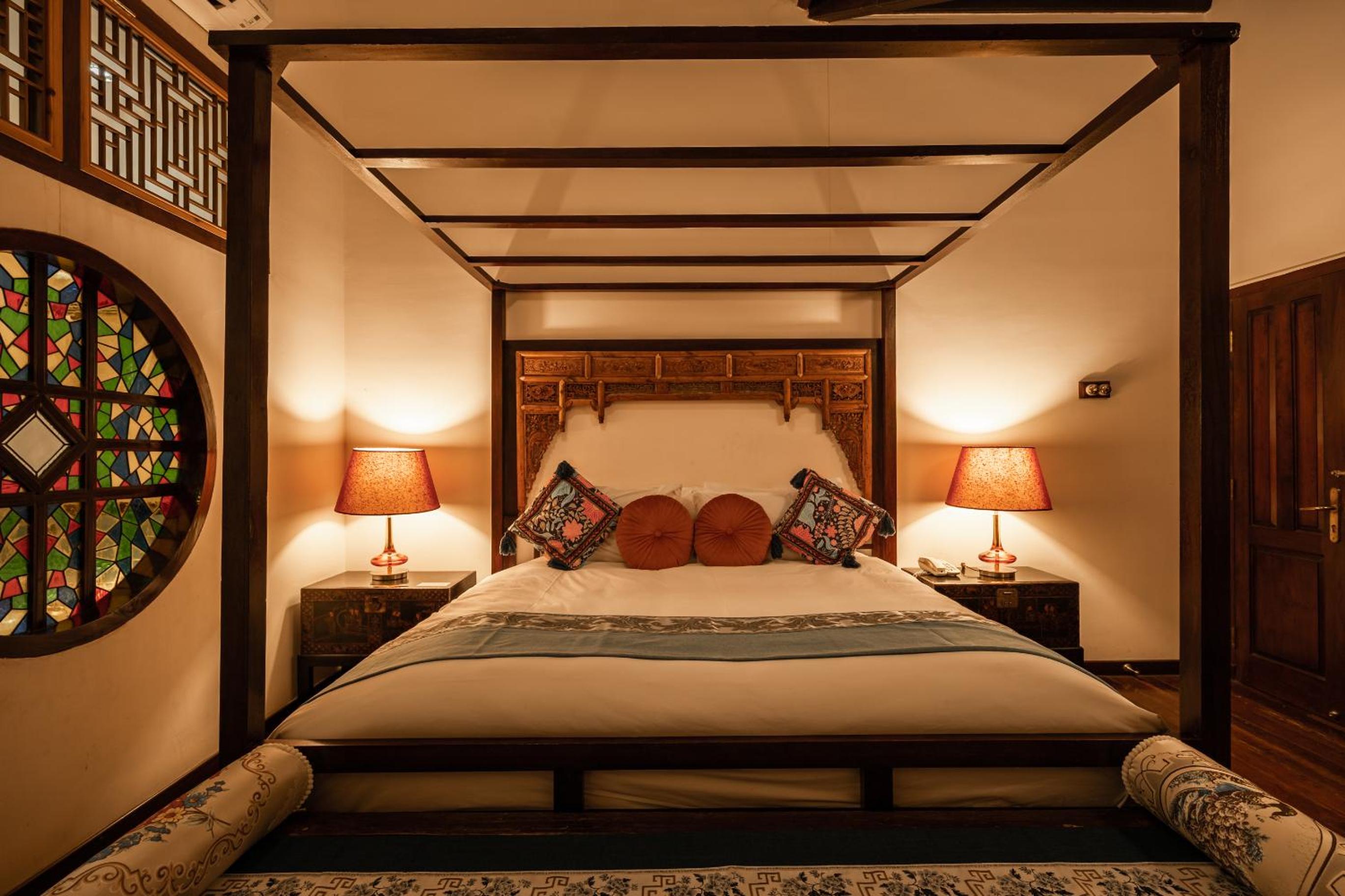 Transfer One-Bedroom Suite with Jacuzzi and Balcony photo 2