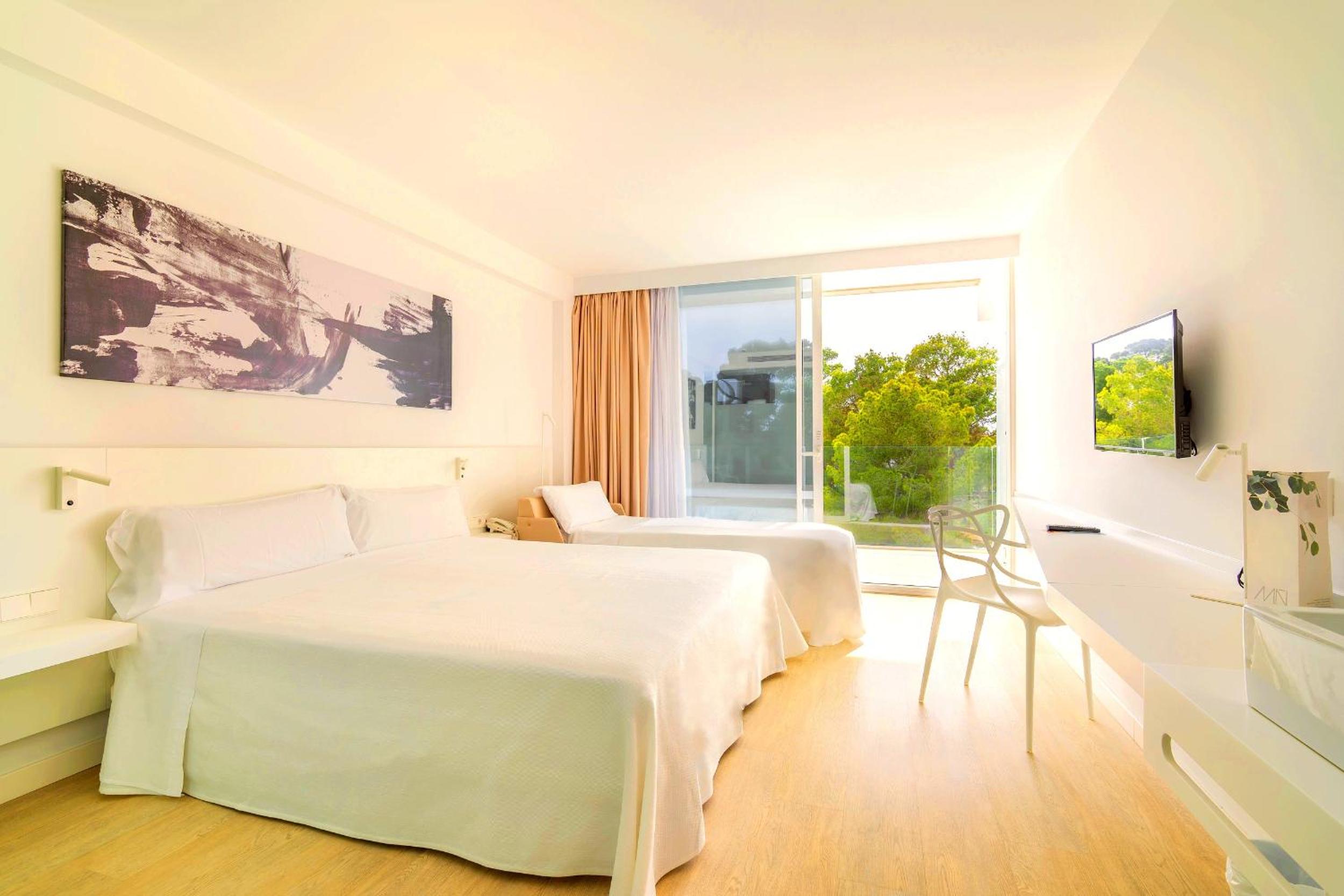Deluxe Double or Twin Room with Garden View photo 2