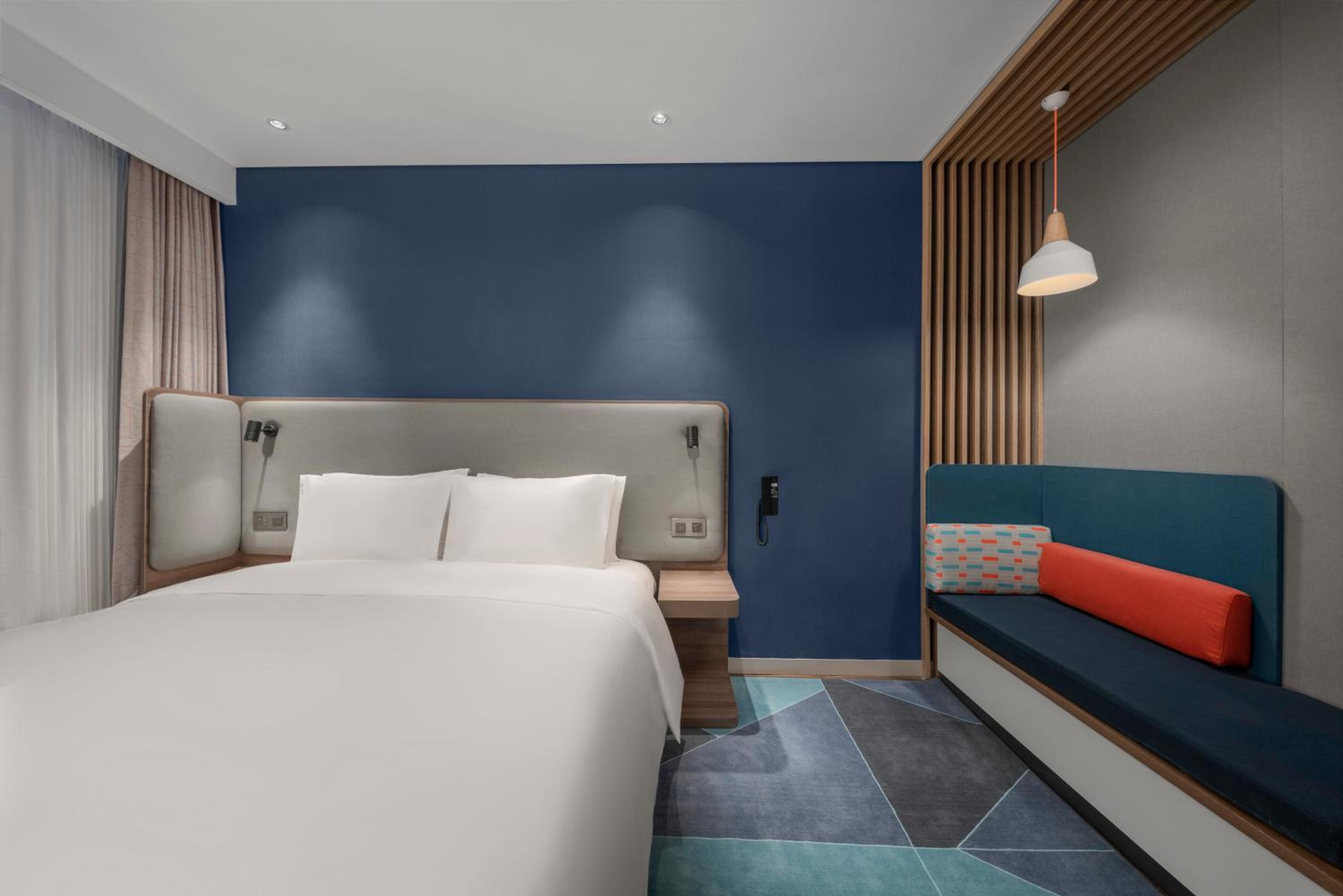 Standard King Room - Photo 4