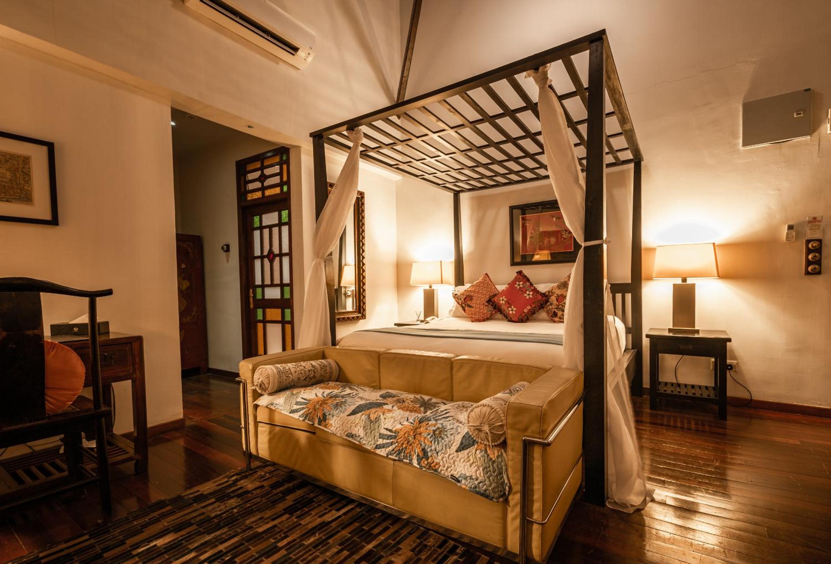 Hutton Deluxe King Room with Jacuzzi photo 3