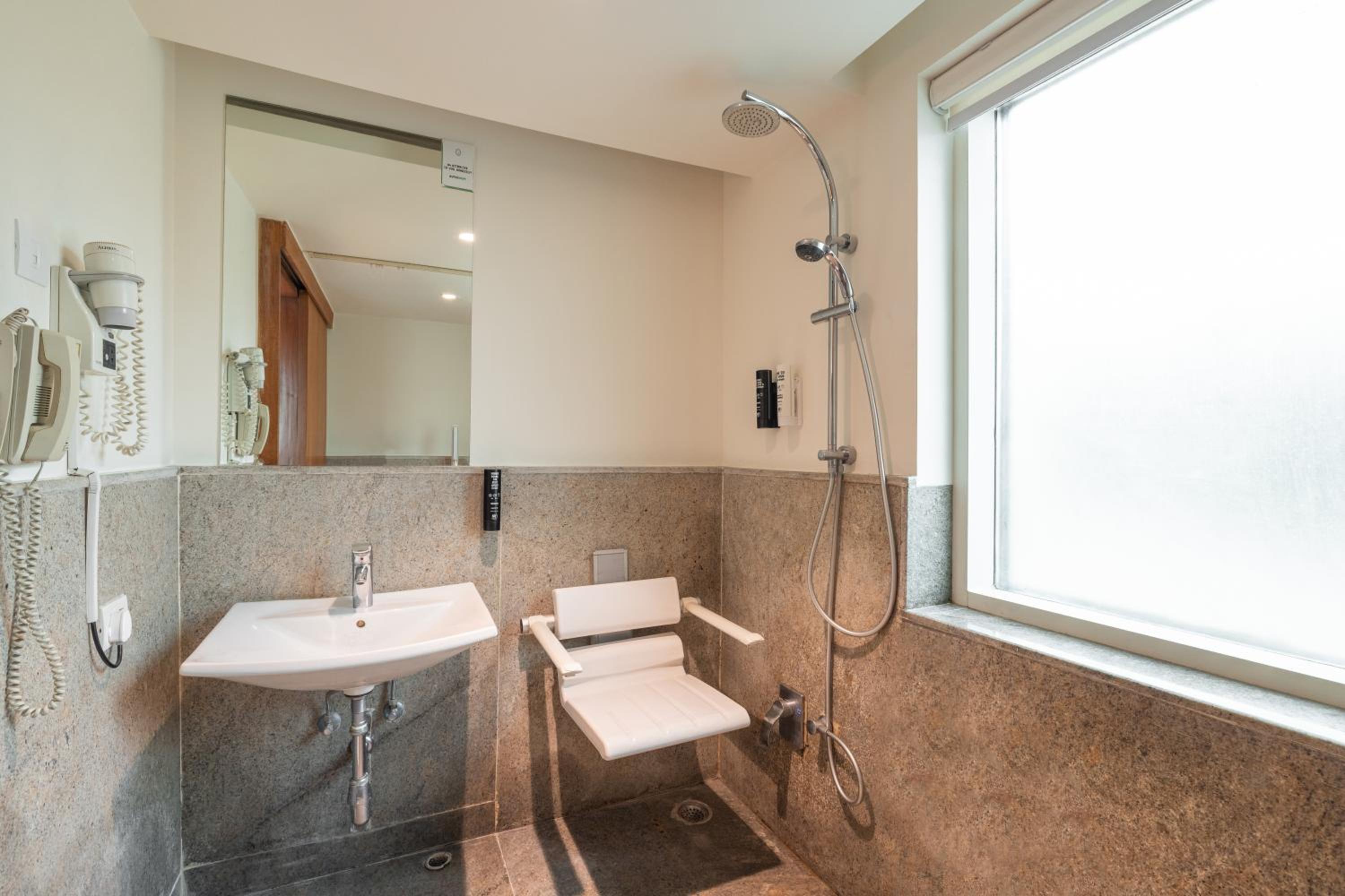 Standard Twin Room - Photo 5