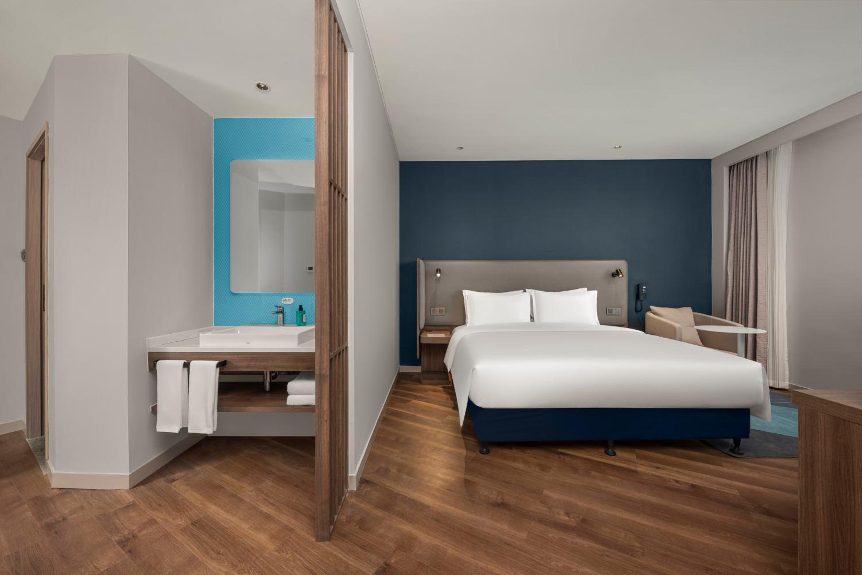 King Suite with Single Sofa Bed