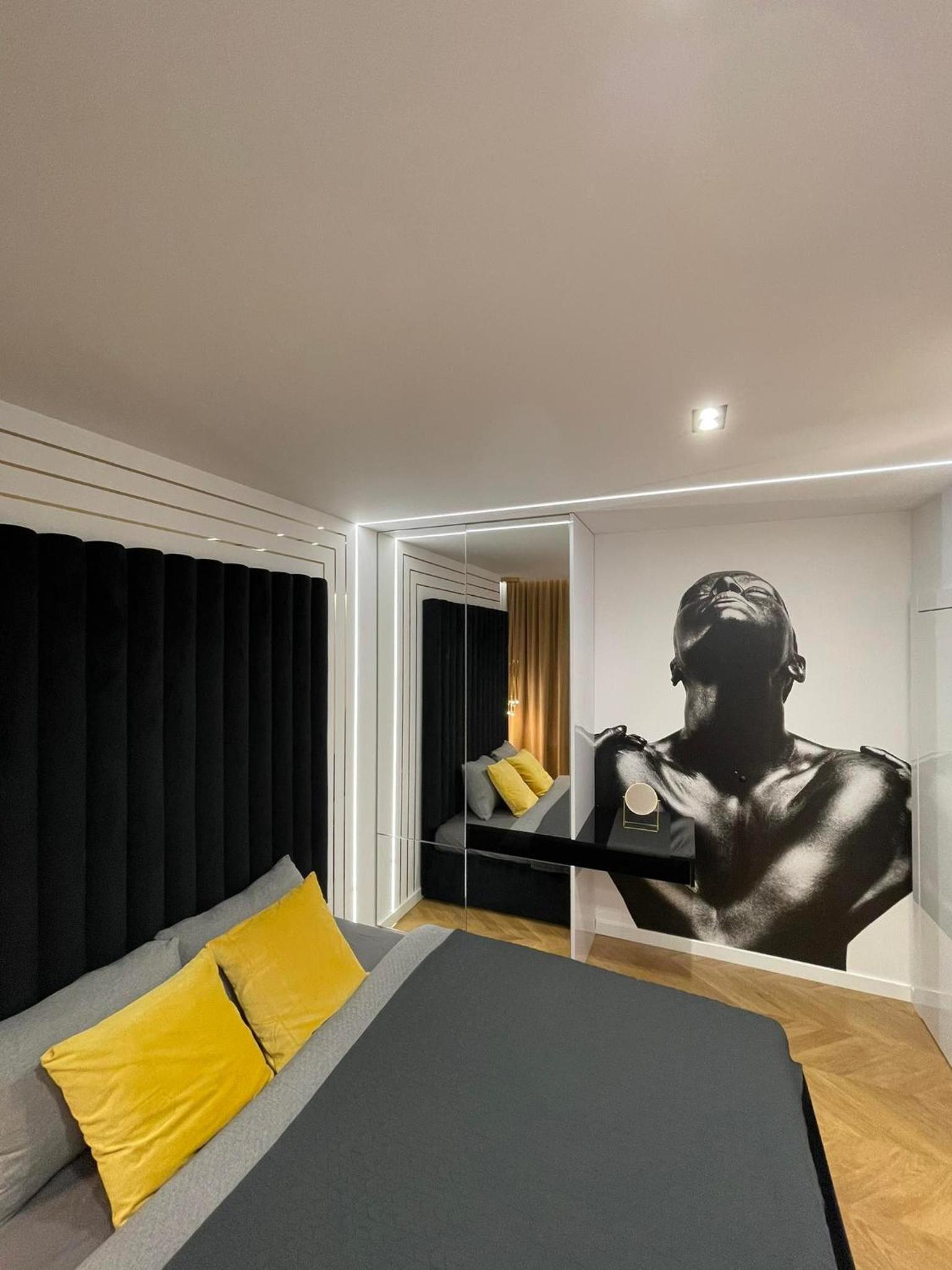 One-Bedroom Apartment photo 2