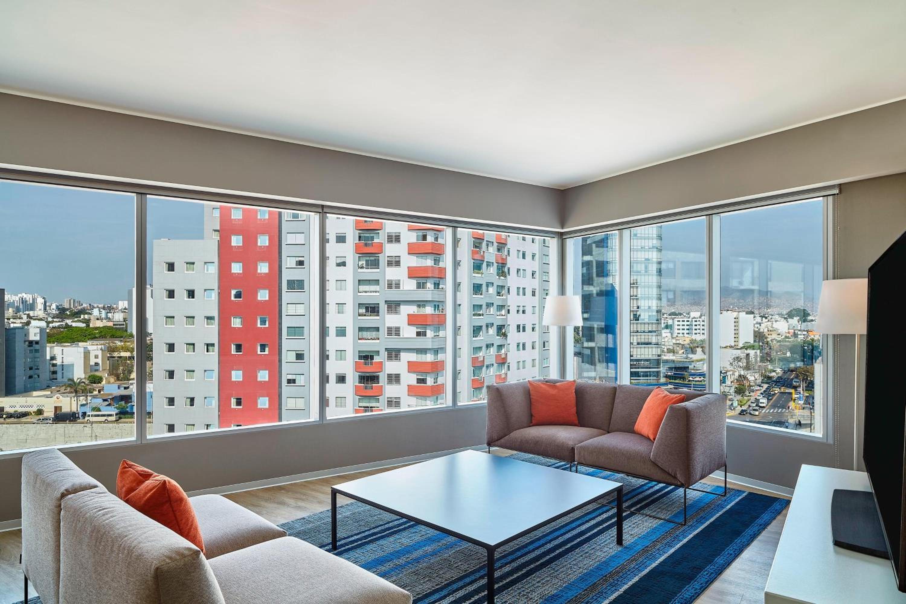 Savvy, Suite, 1 King, City View, Corner Room photo 3