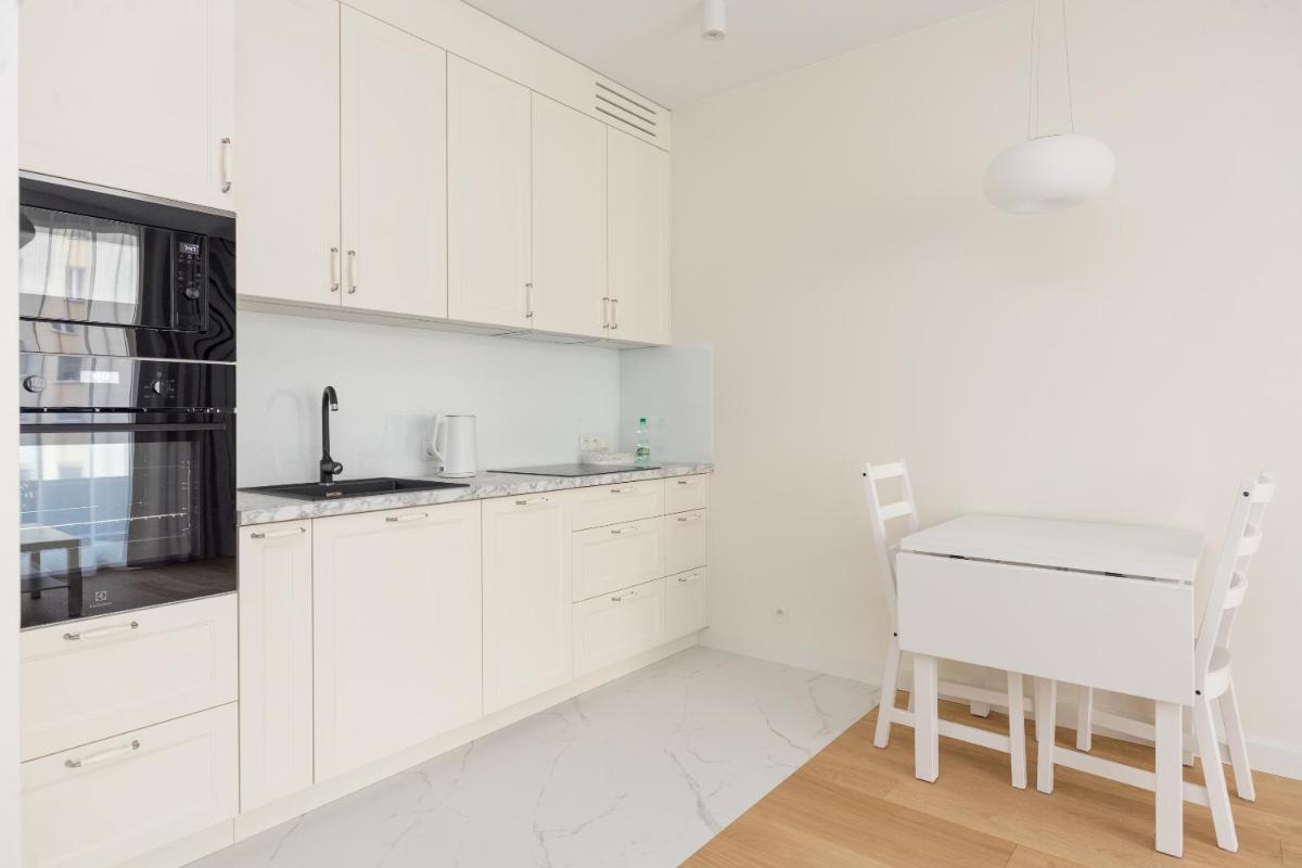 One-Bedroom Apartment with Parking - Photo 7