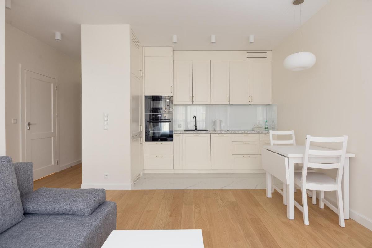 One-Bedroom Apartment with Parking - Photo 5