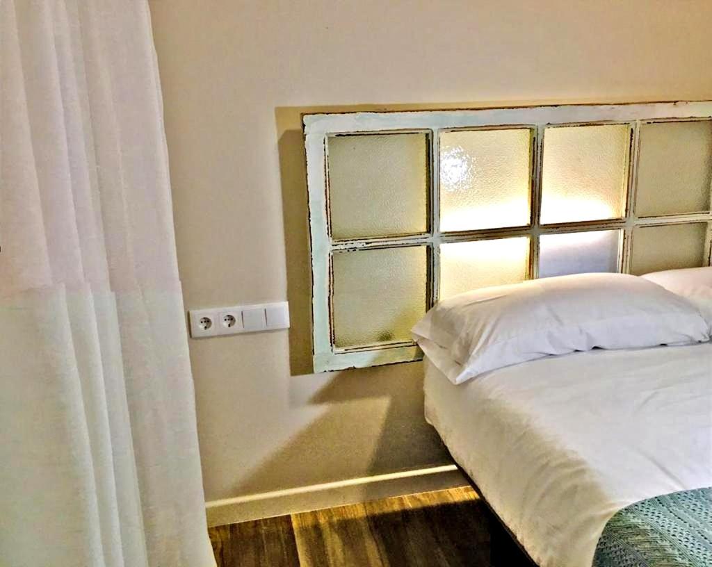 Double Room with Private Bathroom - Photo 9