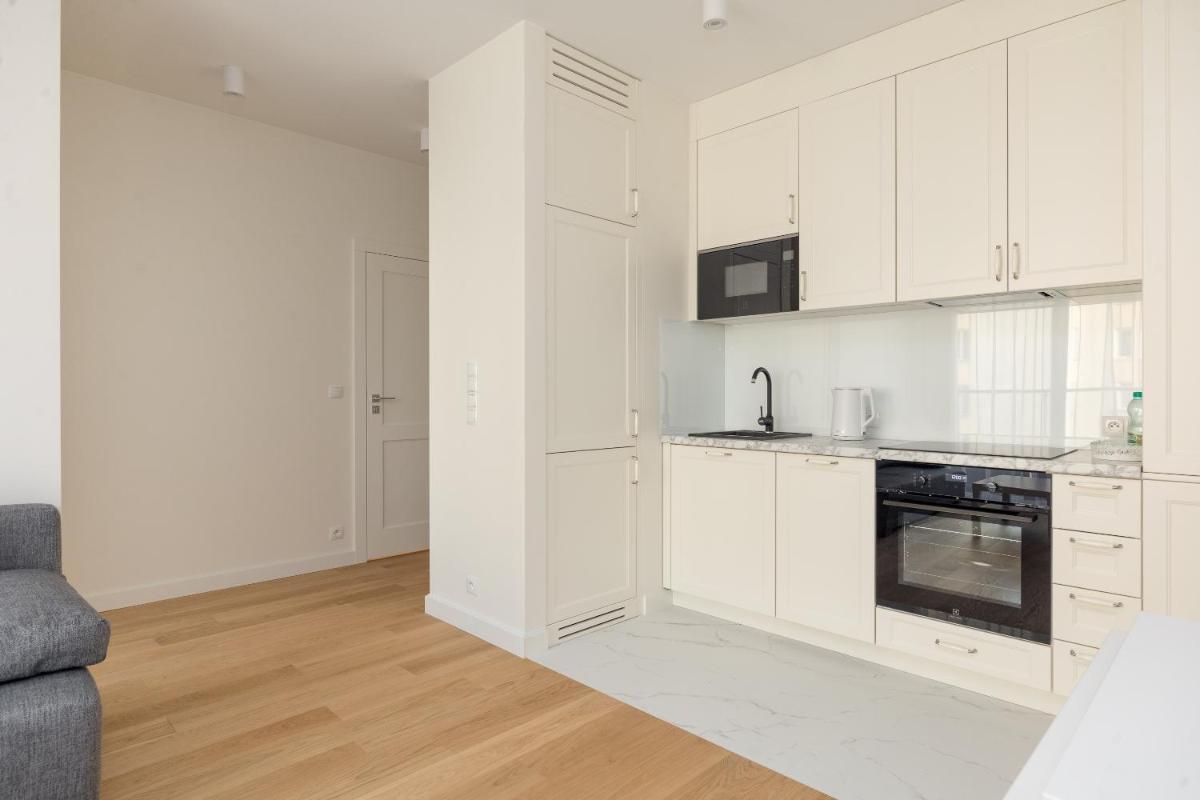 One-Bedroom Apartment with Parking - Photo 6