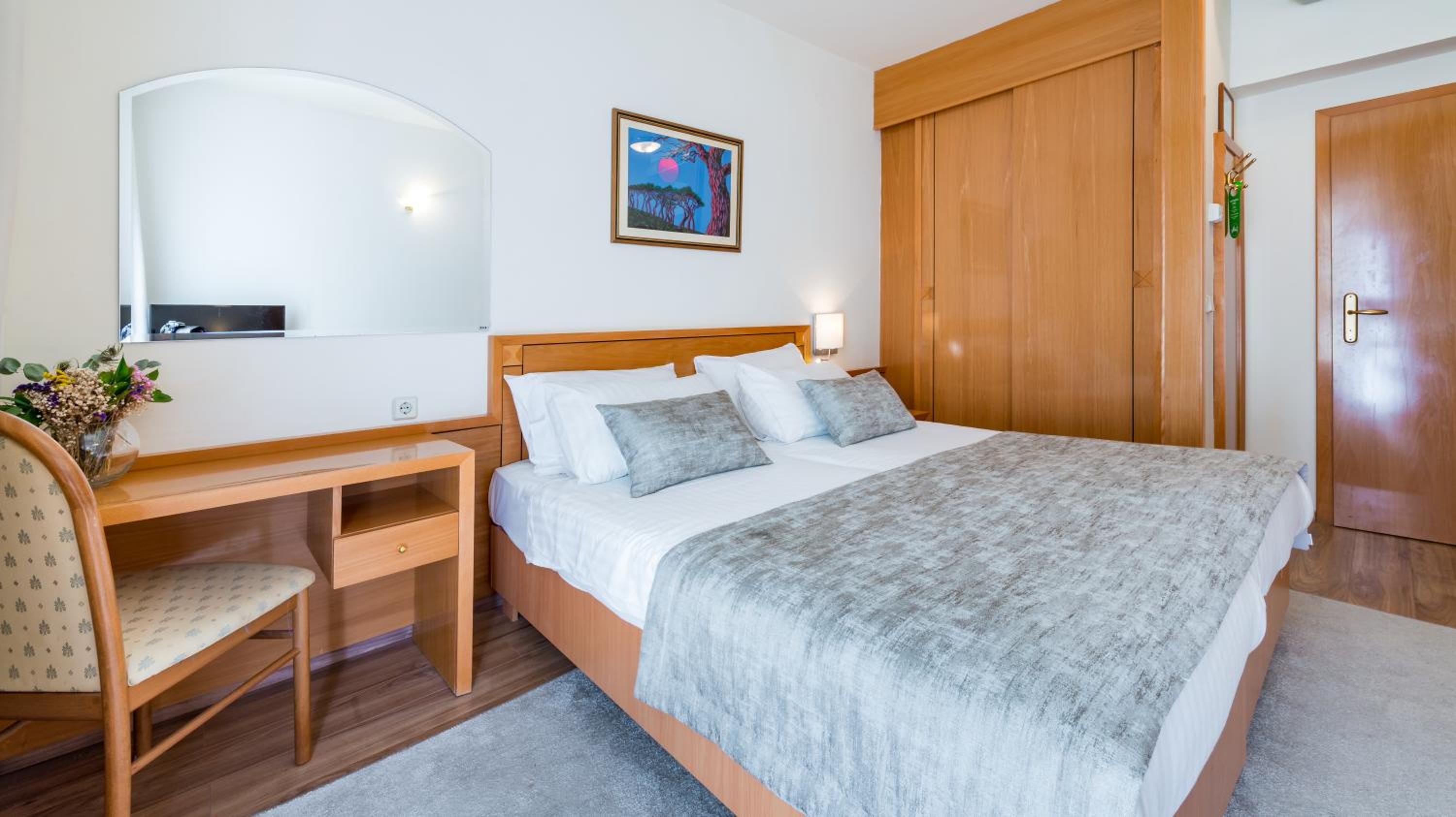 Economy Double or Twin Room thumbnail 5