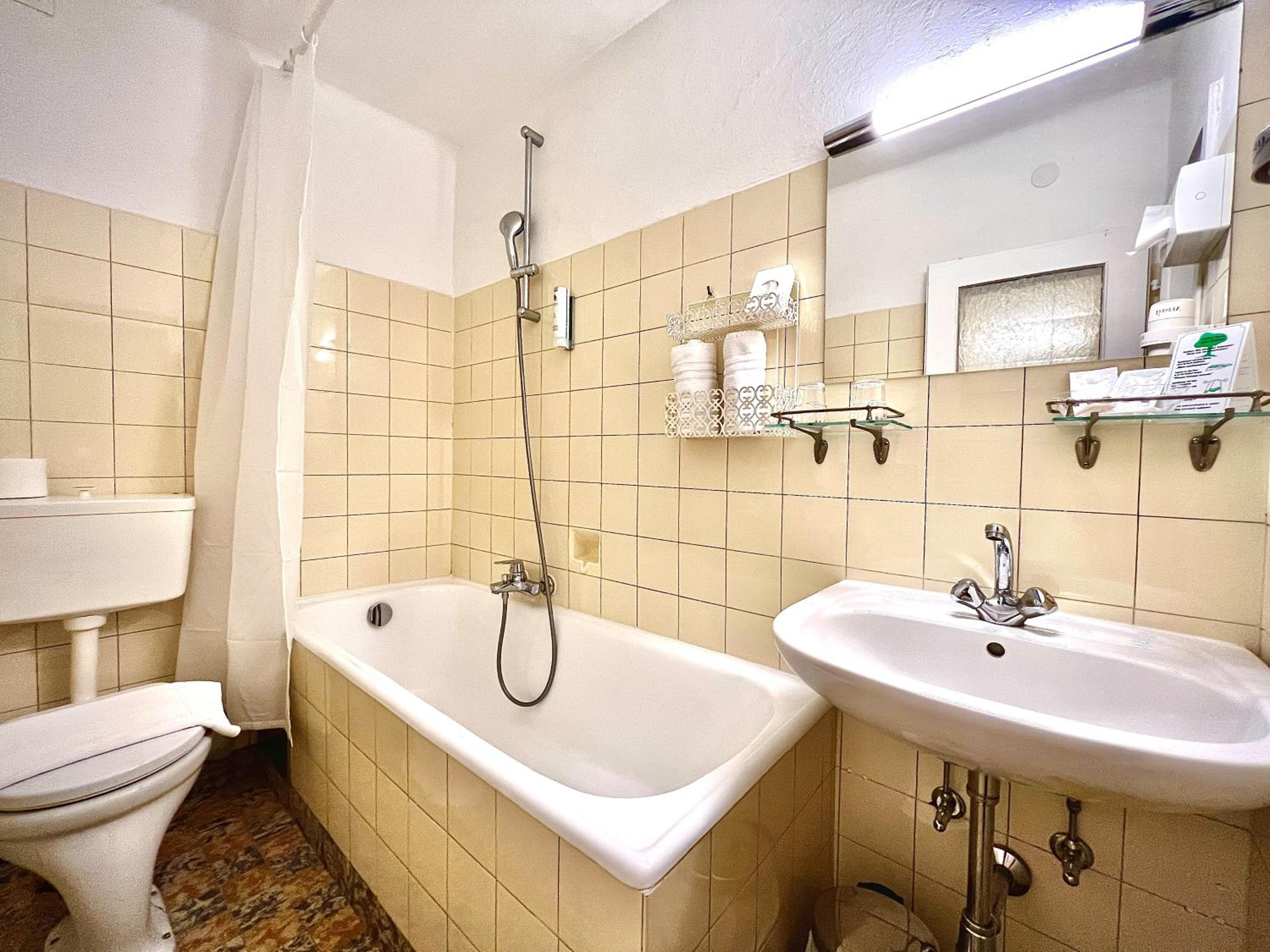 Quadruple Room - Photo 7