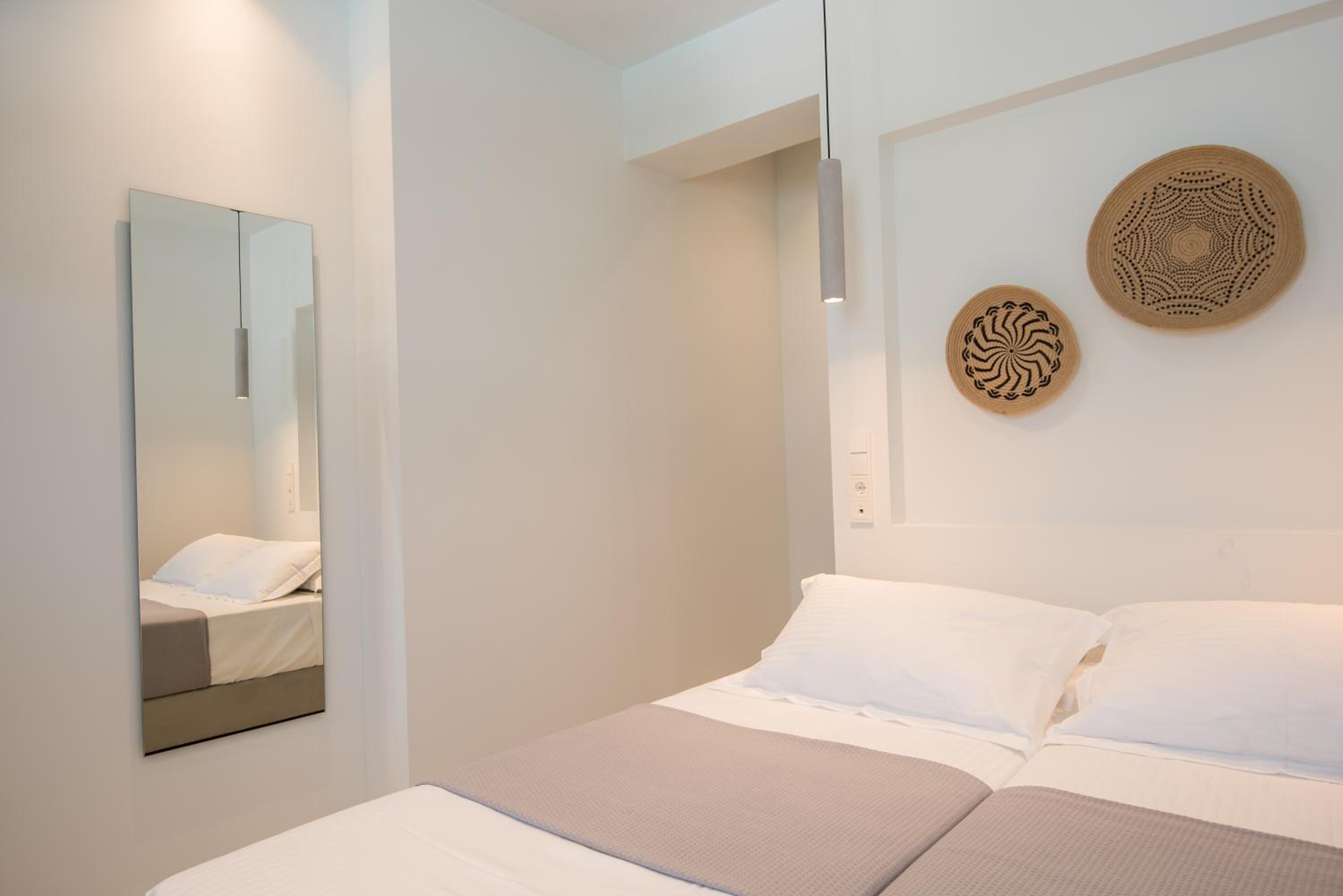 Superior Double or Twin Room with Pool View photo 3