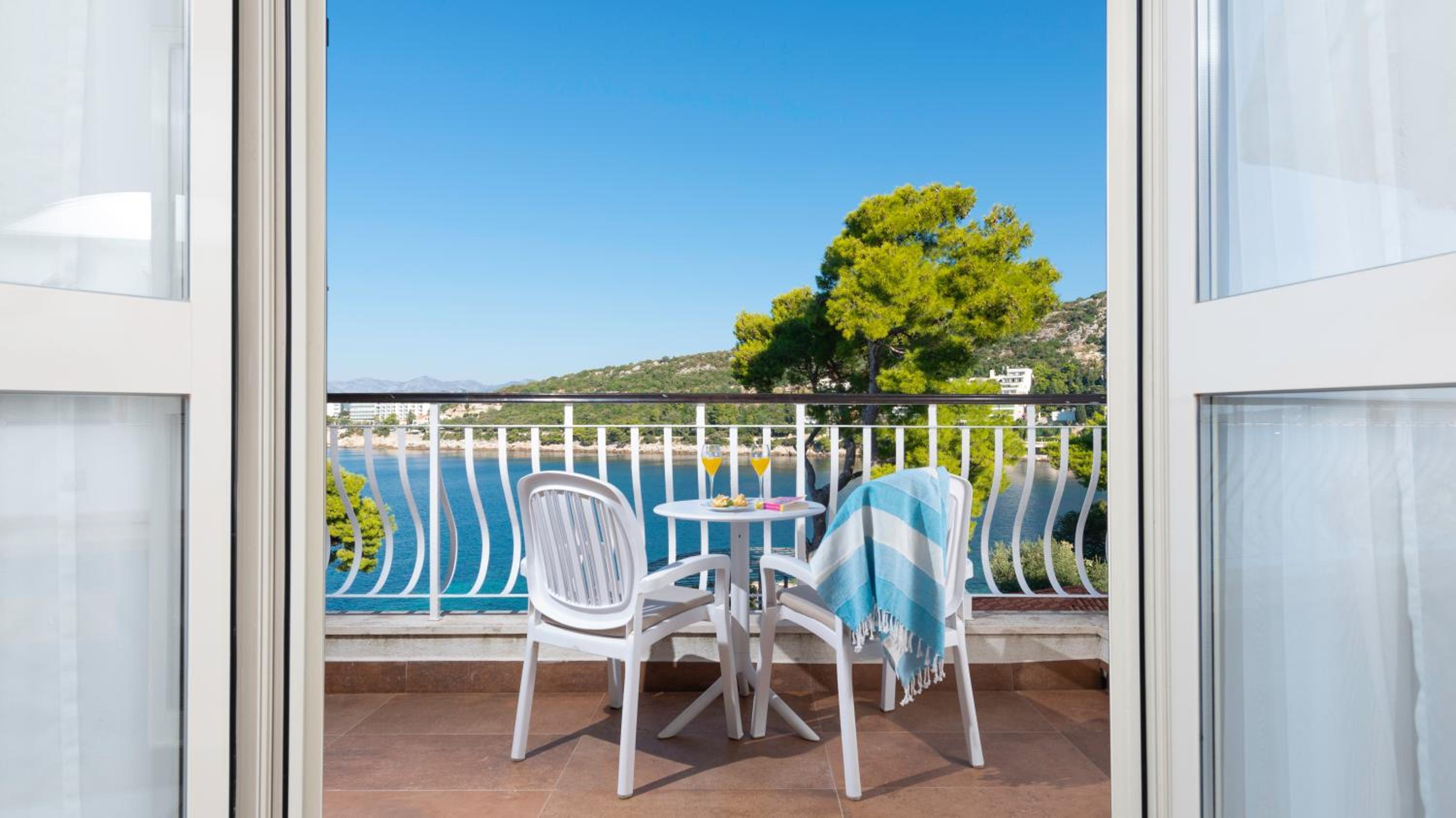 Double/Twin Room with Balcony and Sea View
