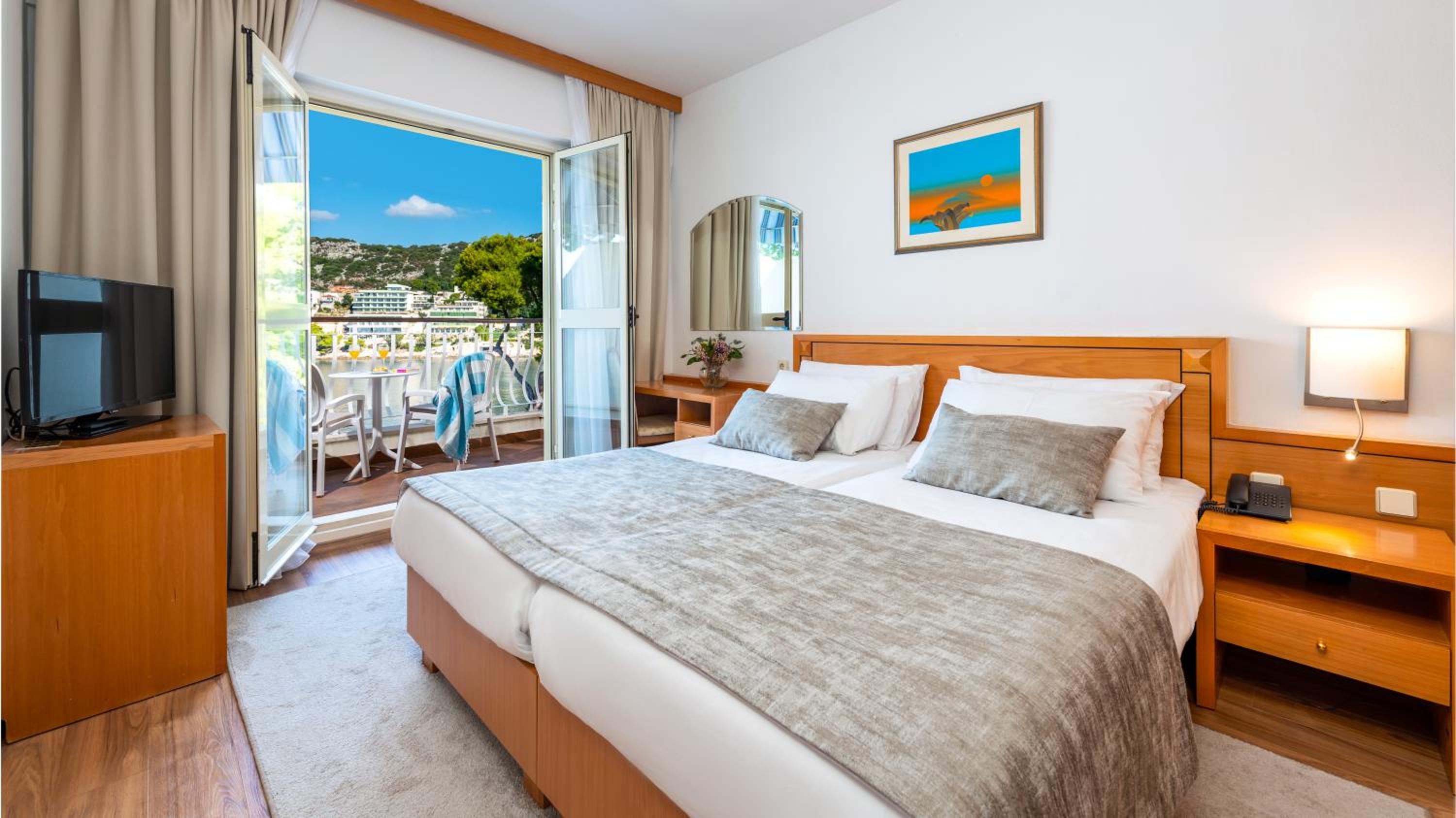 Romantic Double Room with Sea View and Balcony